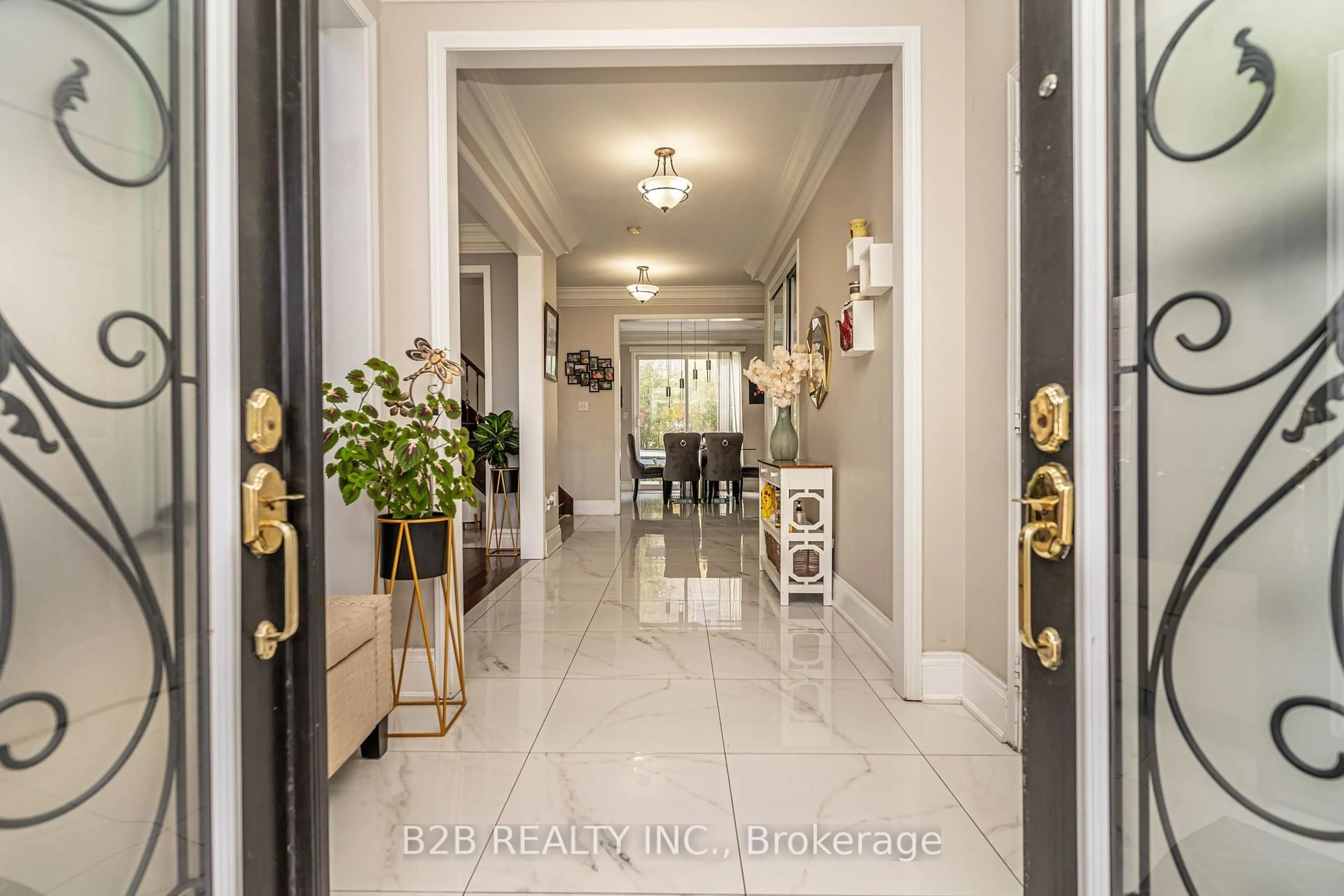 Indoor entryway for 12 Valleywest Rd, Brampton Ontario L6P 2J9