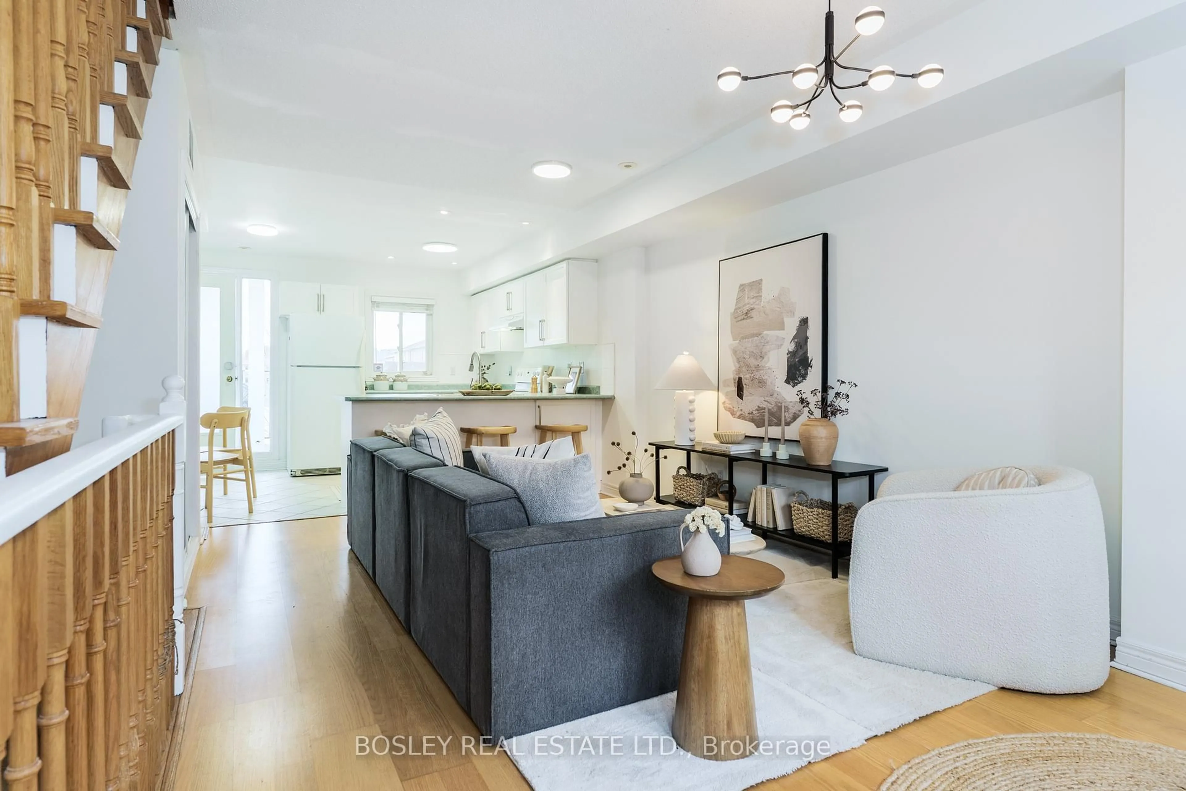 Open concept kitchen, wood/laminate floor for 212 WILTSHIRE Ave, Toronto Ontario M6N 5G2