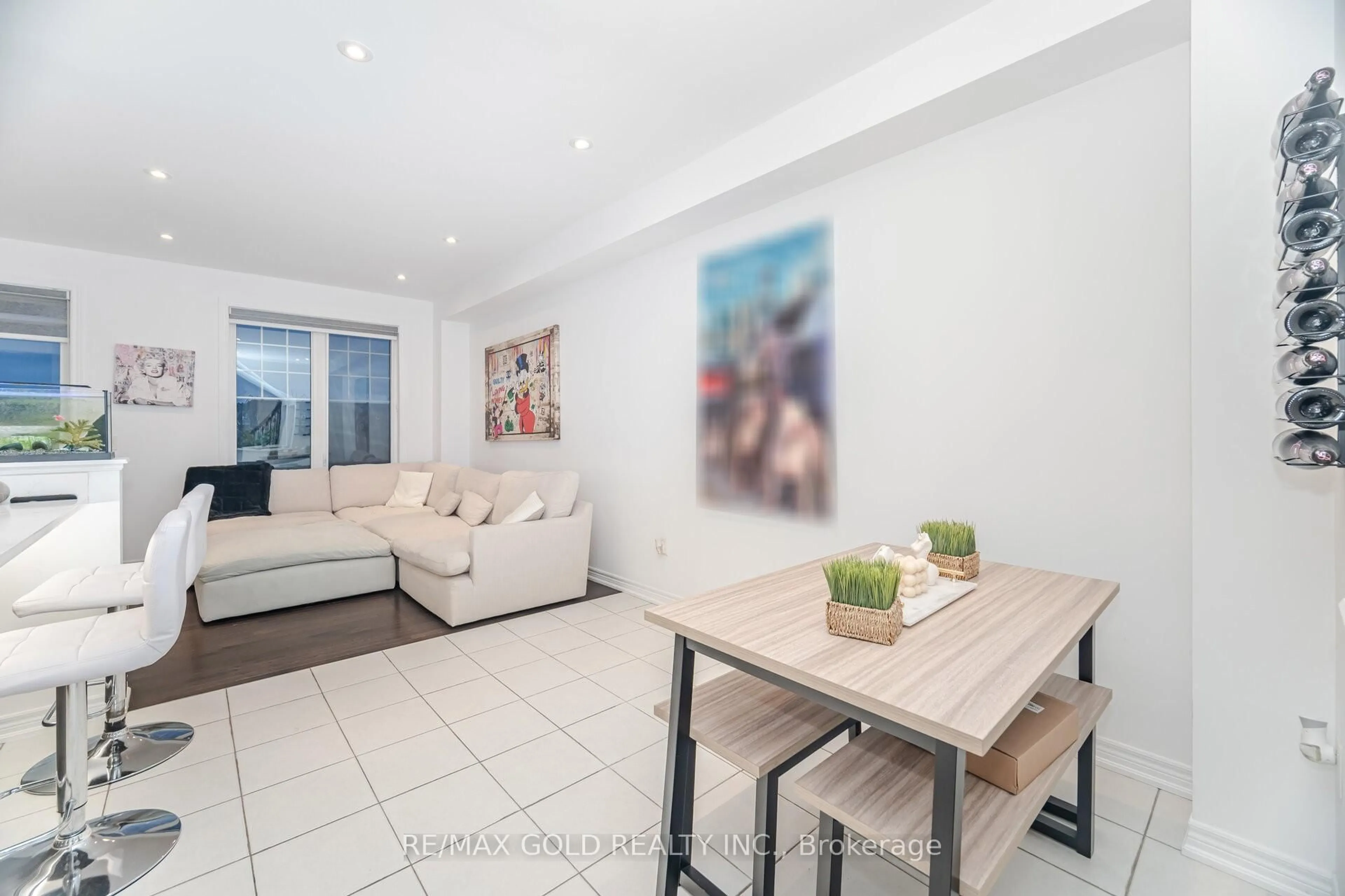 Unknown for 26 Davenfield Circ, Brampton Ontario L6P 2P7