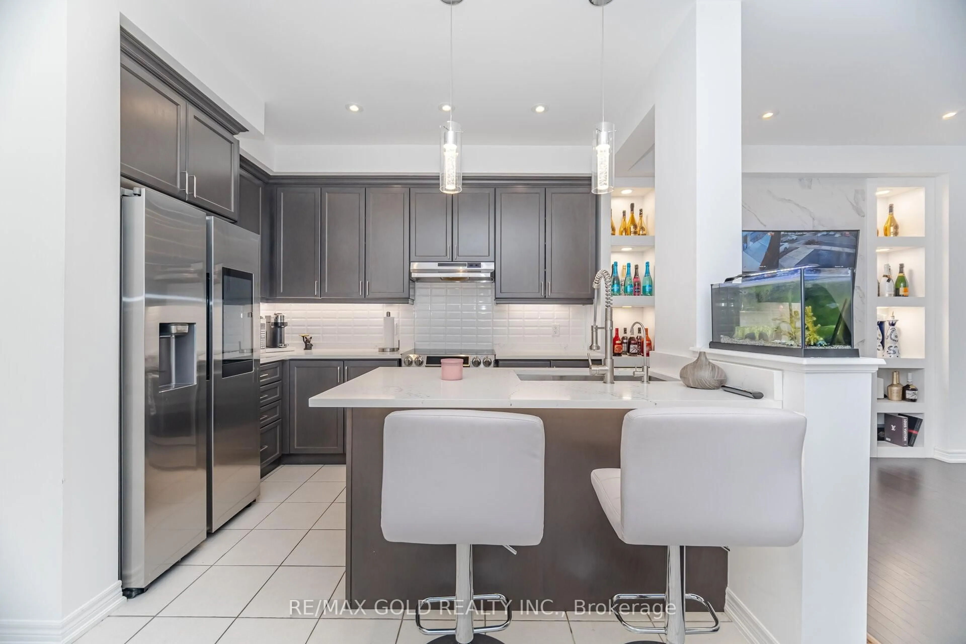 Contemporary kitchen, ceramic/tile floor for 26 Davenfield Circ, Brampton Ontario L6P 2P7