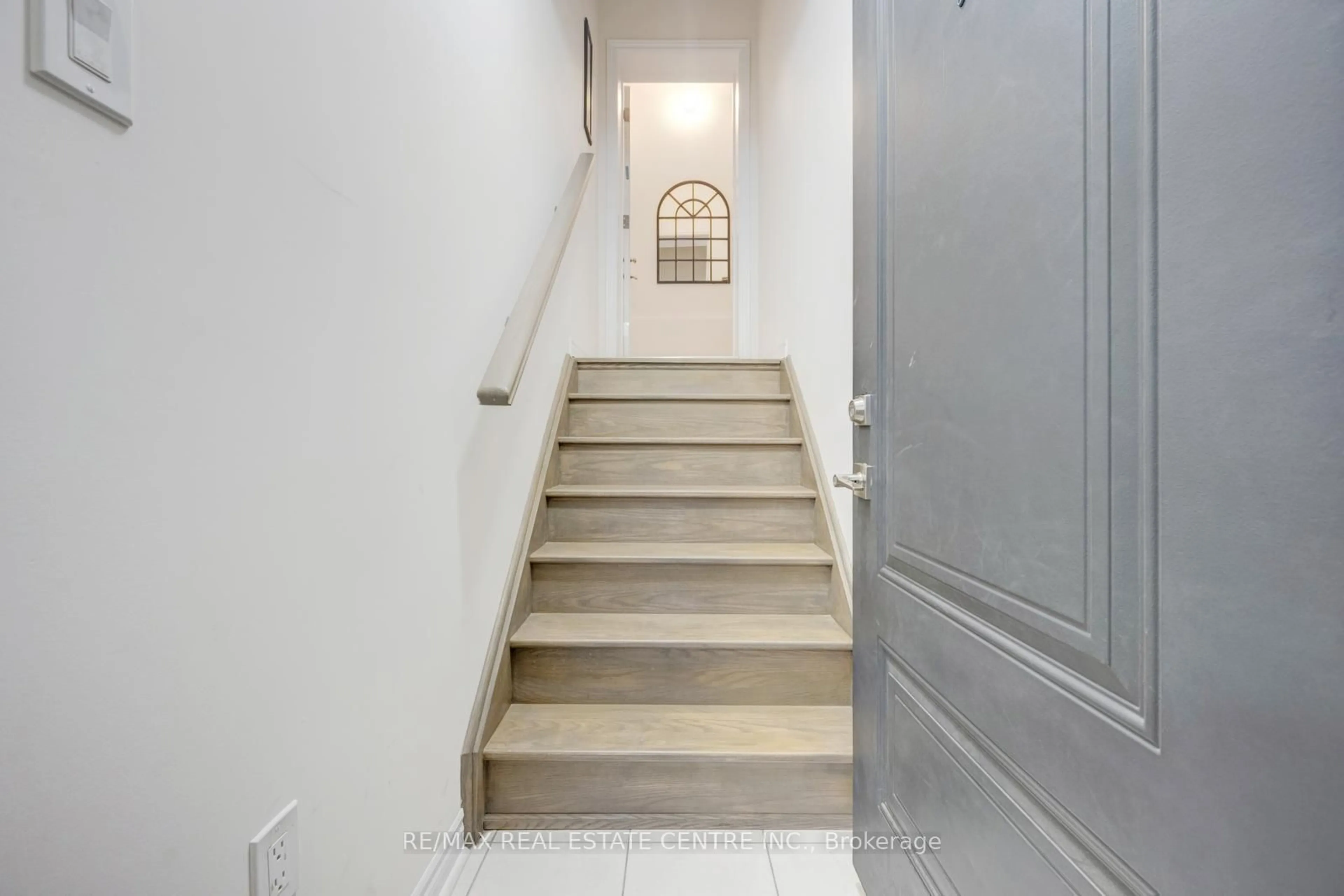 Stairs for 78 Preston Meadow Ave #13, Mississauga Ontario L4Z 0C8