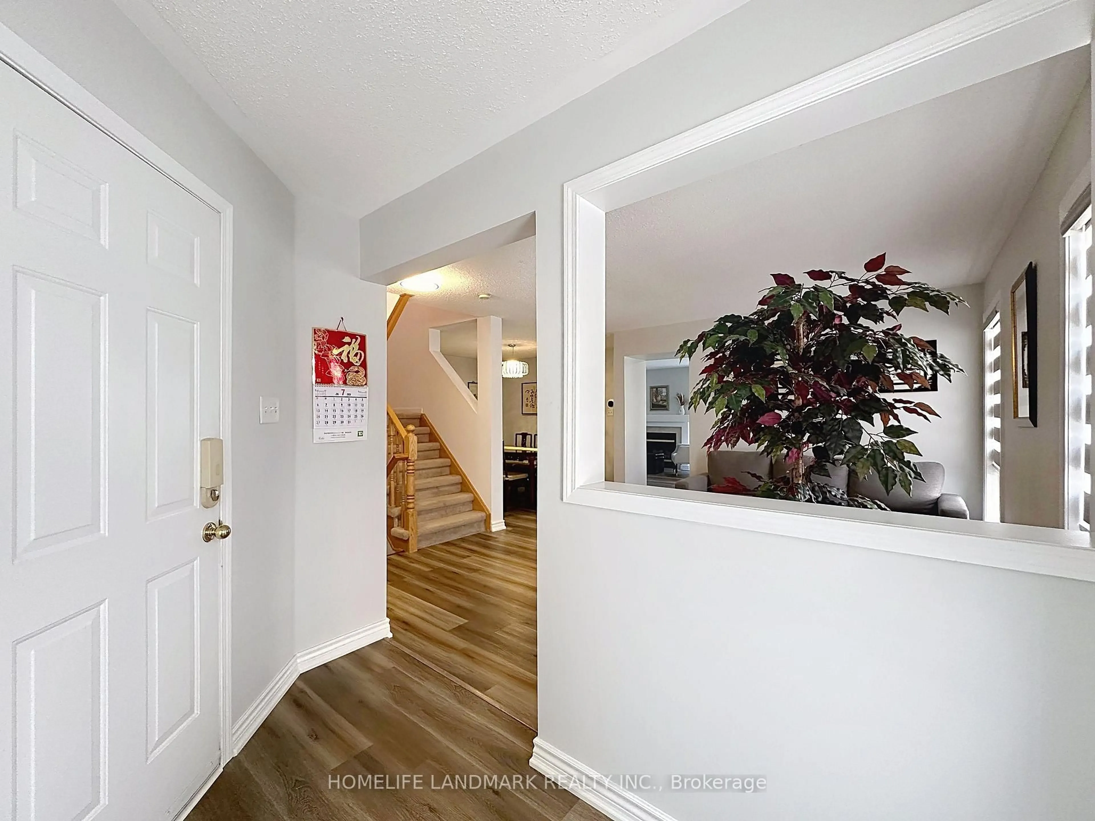 Indoor entryway for 3865 Baycroft Dr, Mississauga Ontario L5N 8J5