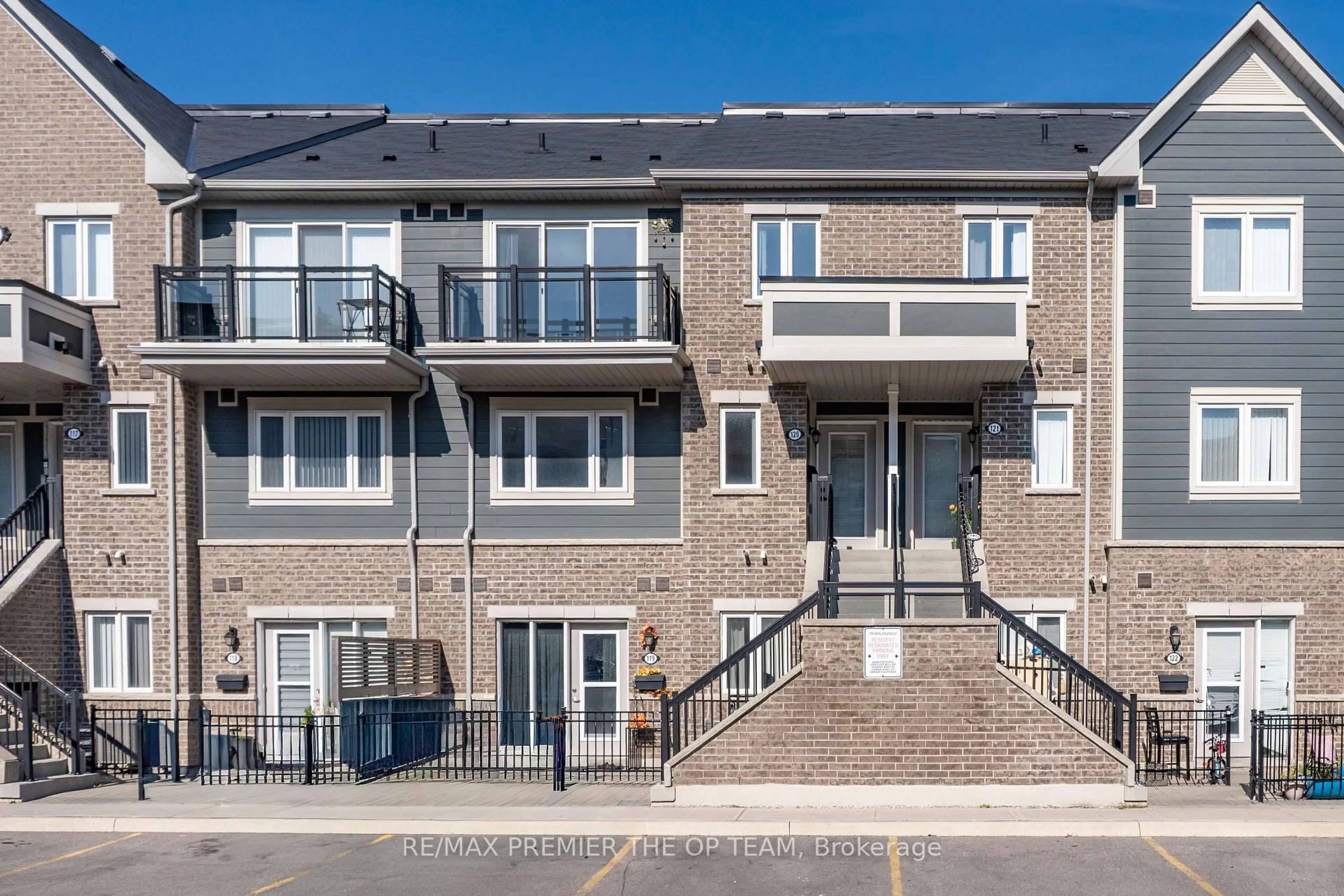 A pic from outside/outdoor area/front of a property/back of a property/a pic from drone, street for 250 Sunny Meadow Blvd #120, Brampton Ontario L6R 3Y7