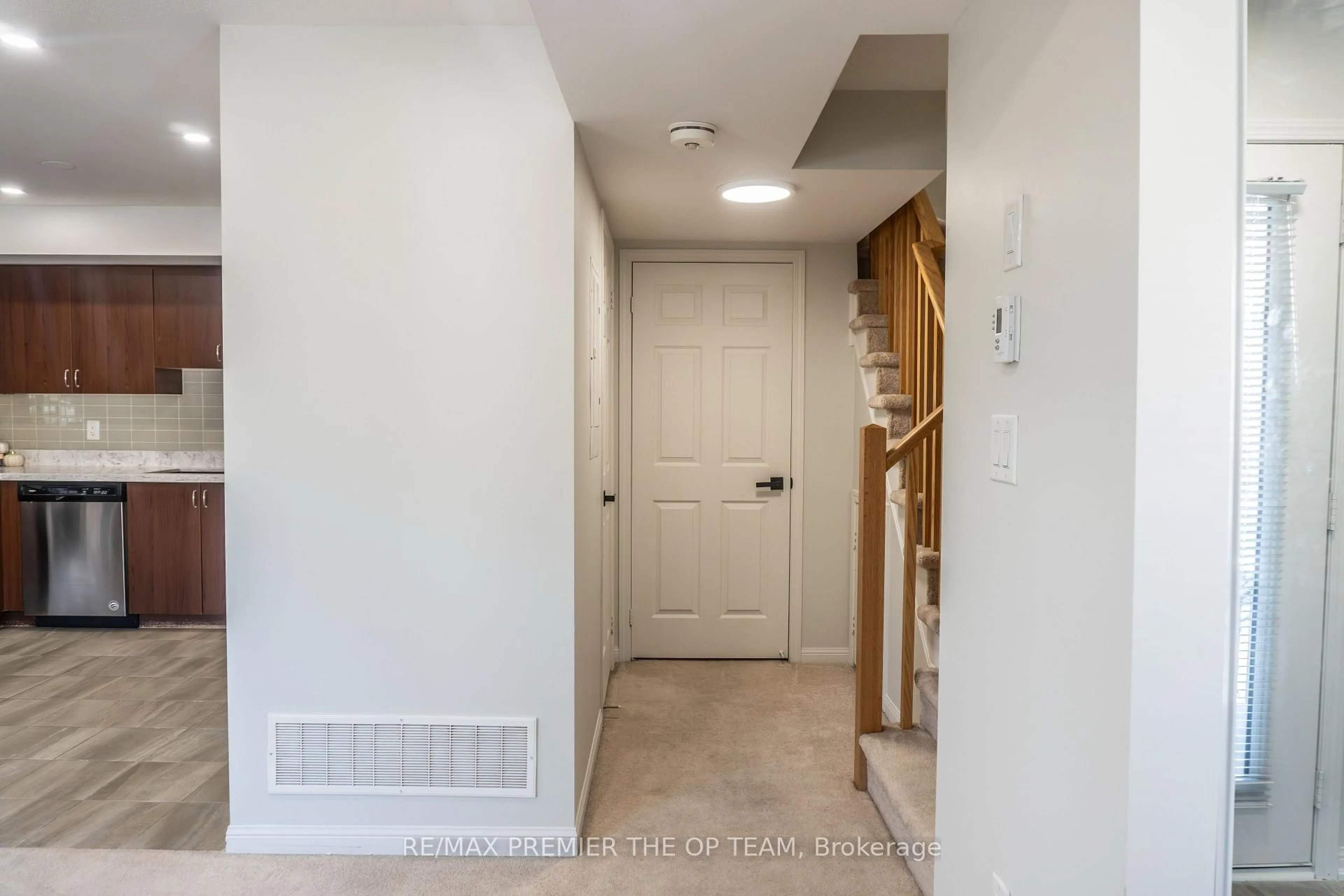 Indoor entryway for 250 Sunny Meadow Blvd #120, Brampton Ontario L6R 3Y7