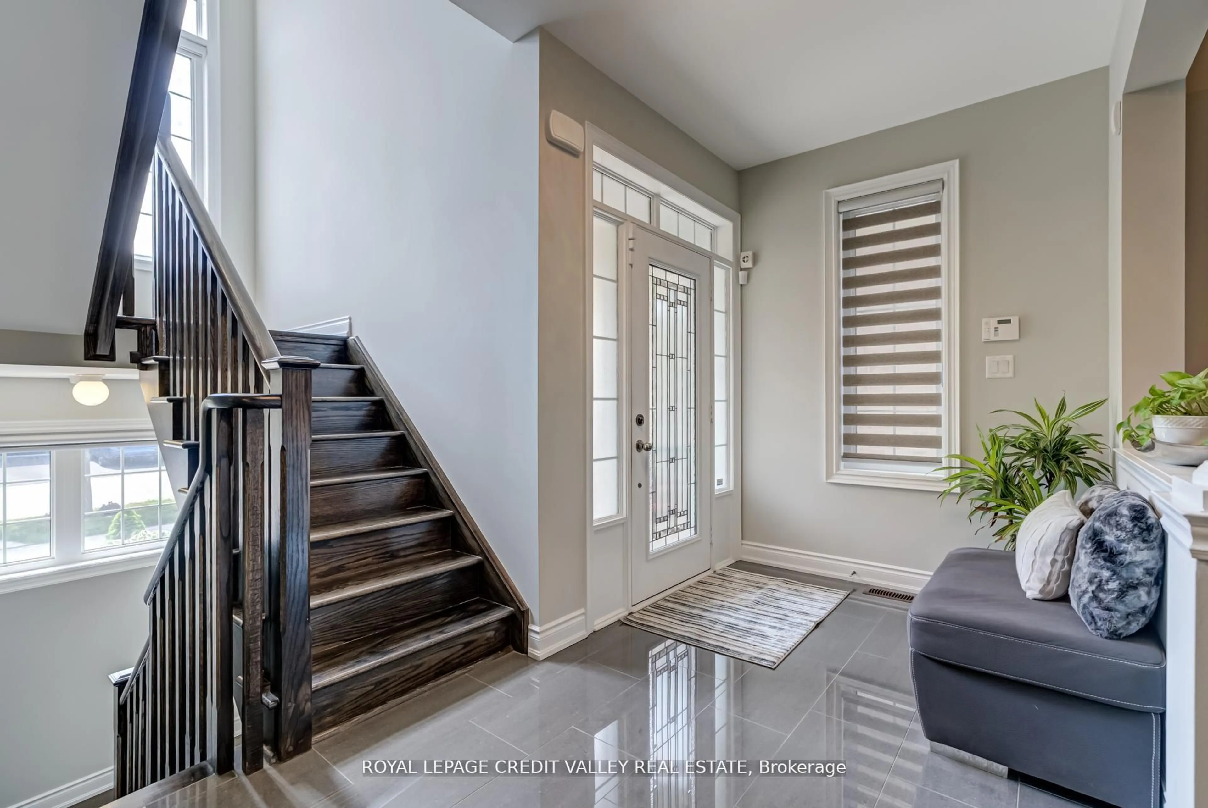 Indoor entryway for 44 Walbrook Rd, Brampton Ontario L6X 4N4