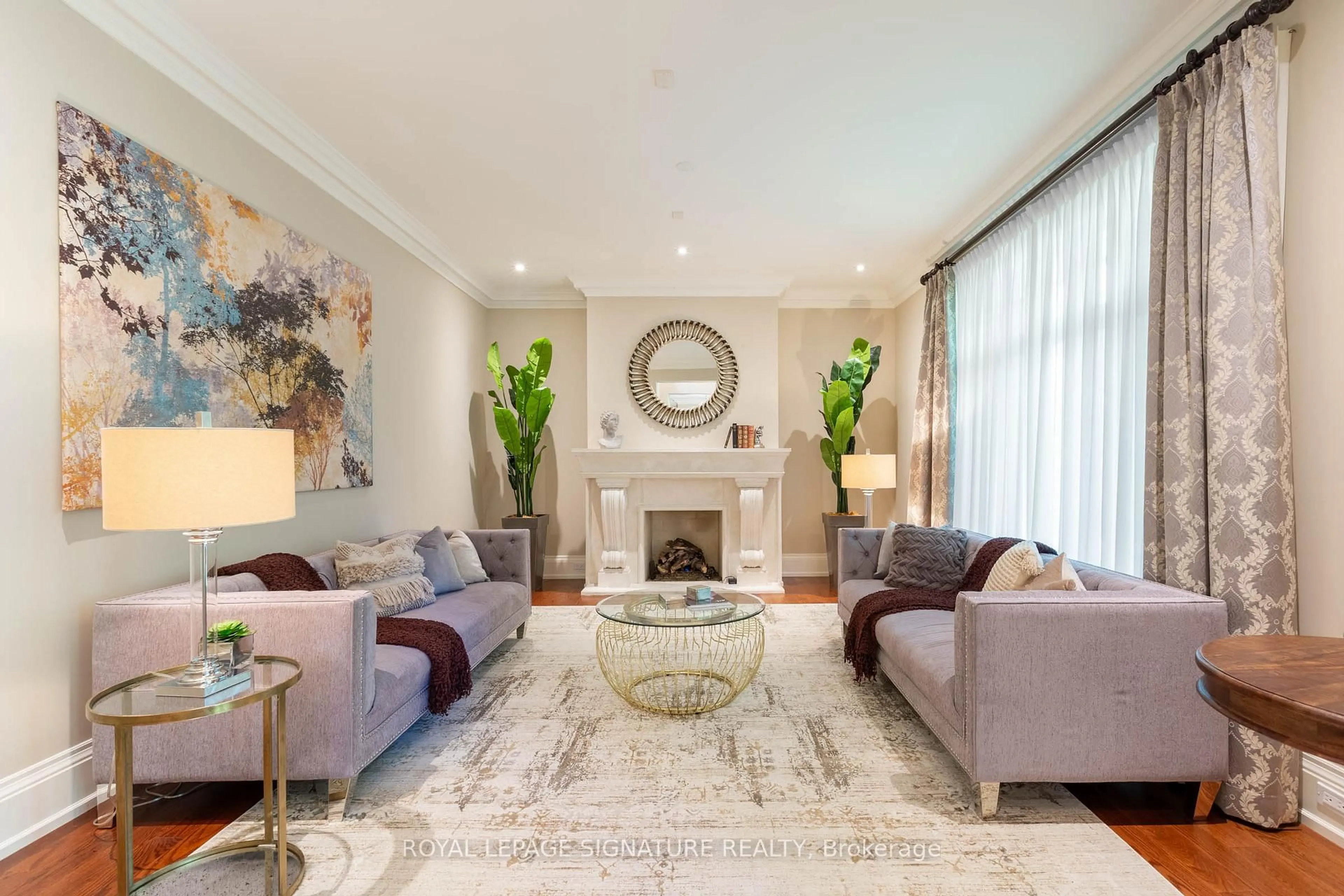 Living room with furniture, unknown for 1161 Tecumseh Park Dr, Mississauga Ontario L5H 2W3