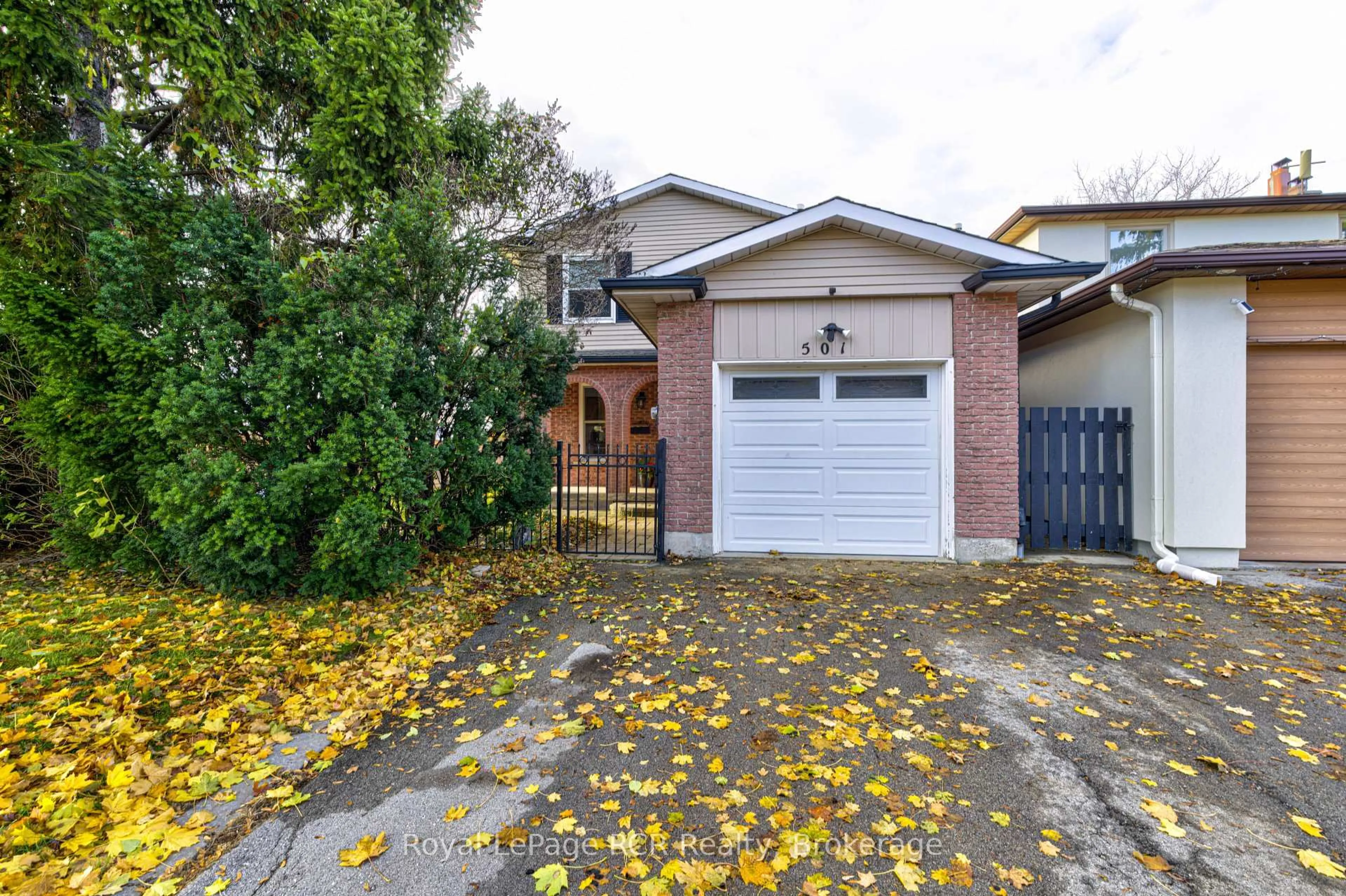 Home with brick exterior material, street for 501 Beaver Crt, Milton Ontario L9T 4A7