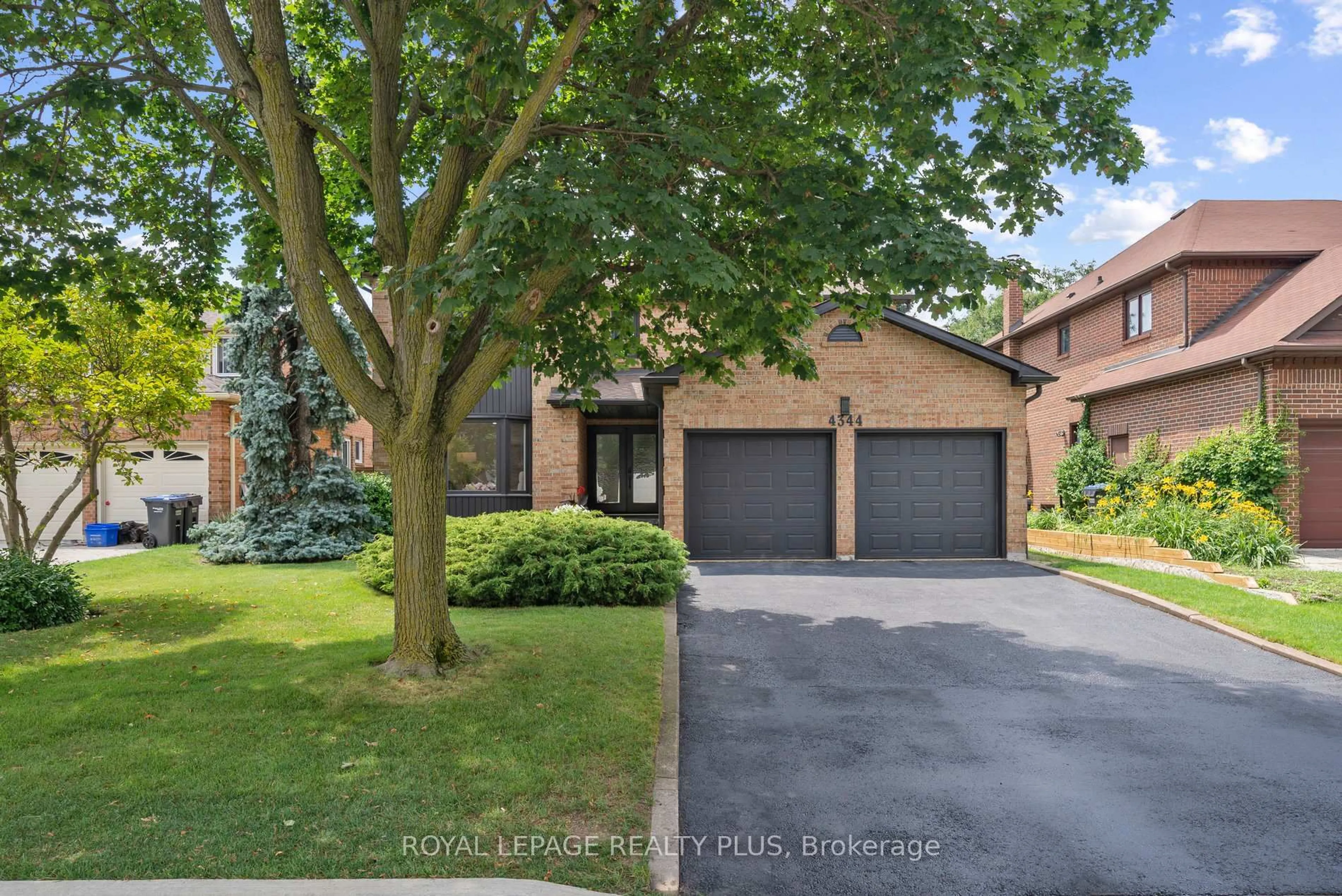 Home with brick exterior material, street for 4344 Dallas Crt, Mississauga Ontario L4W 4G7