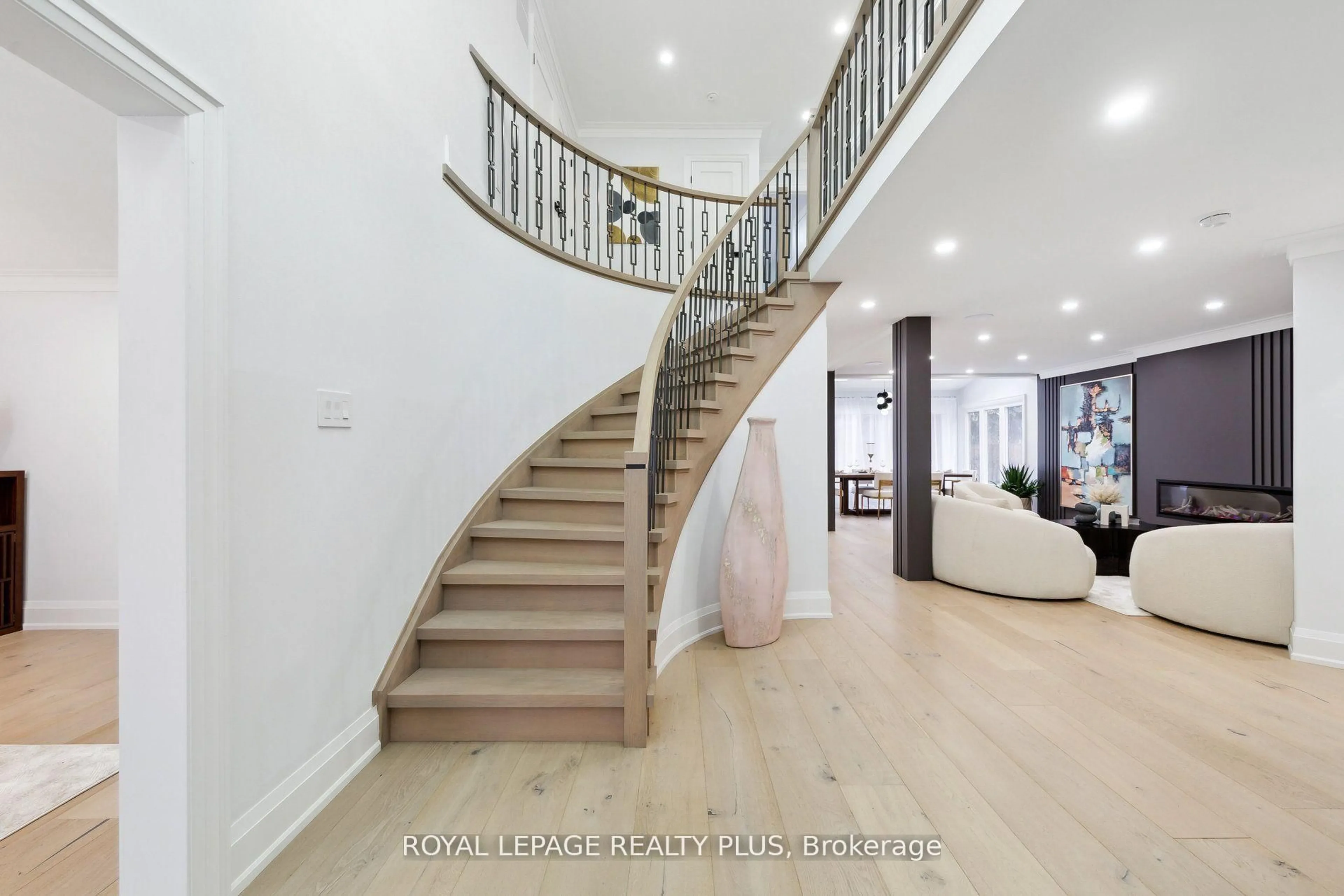 Stairs for 4344 Dallas Crt, Mississauga Ontario L4W 4G7