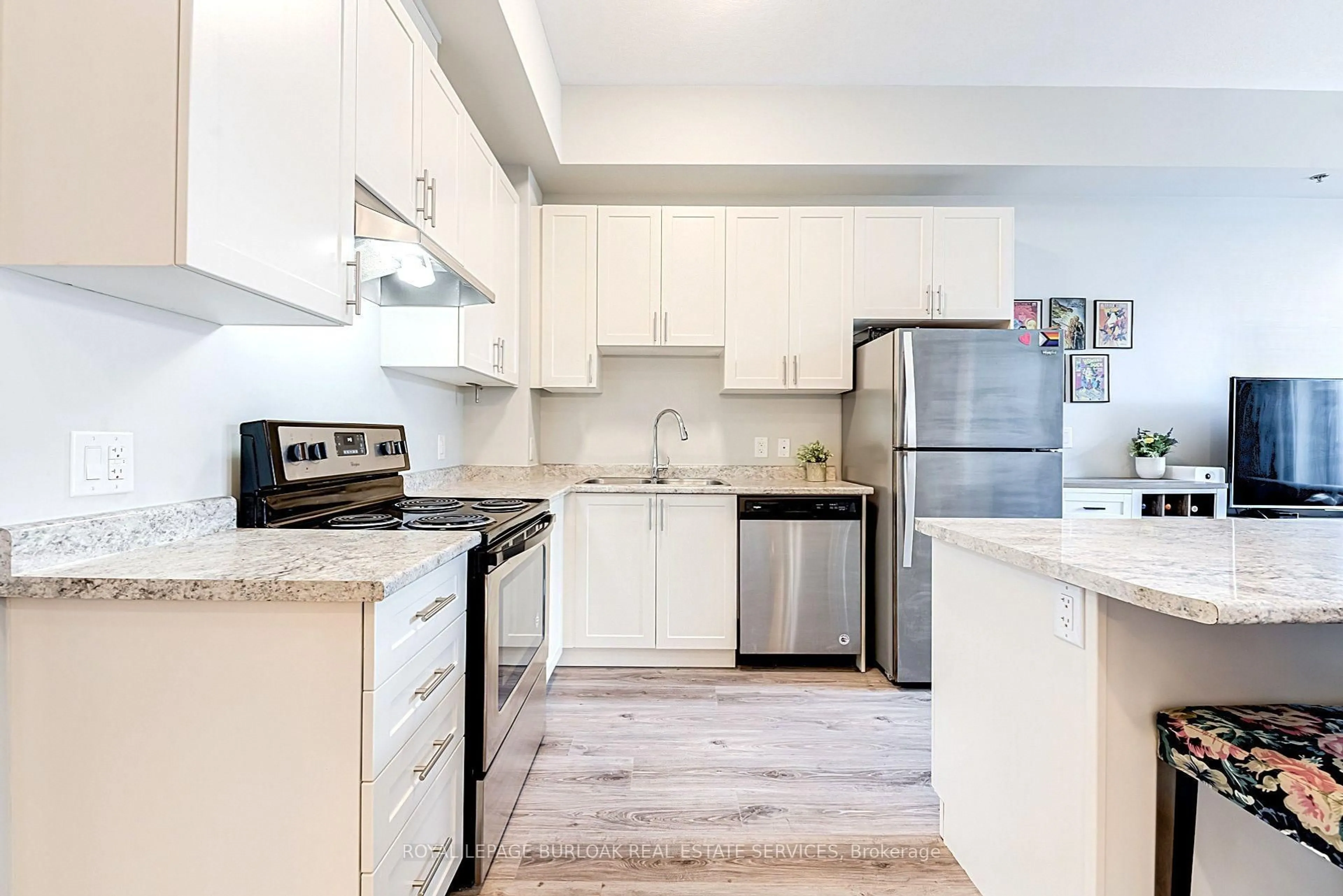 Standard kitchen, unknown for 2490 Old Bronte Rd #821, Oakville Ontario L6M 0Y5