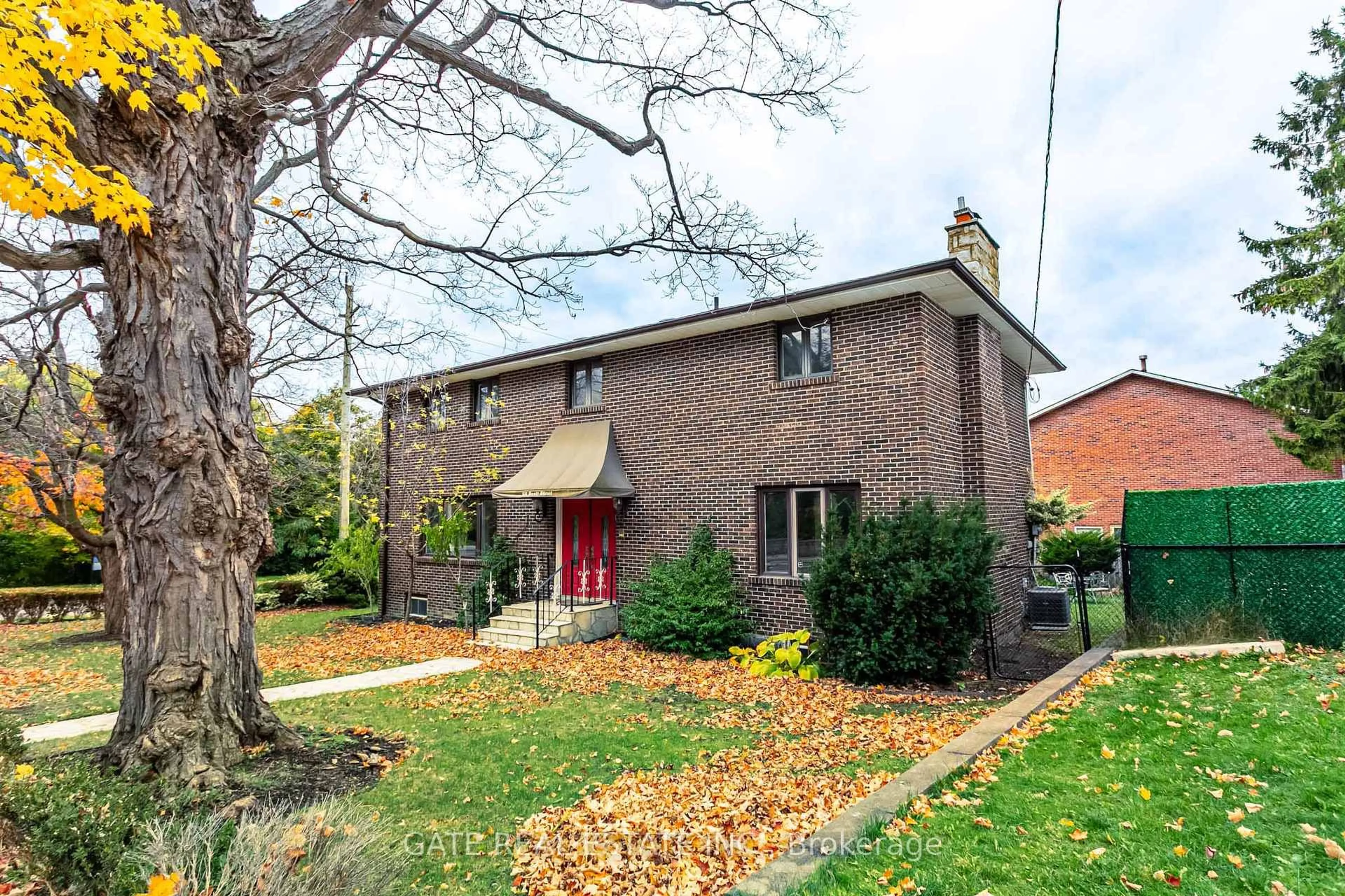 Home with brick exterior material, street for 60 Scott St, Brampton Ontario L6V 1S3