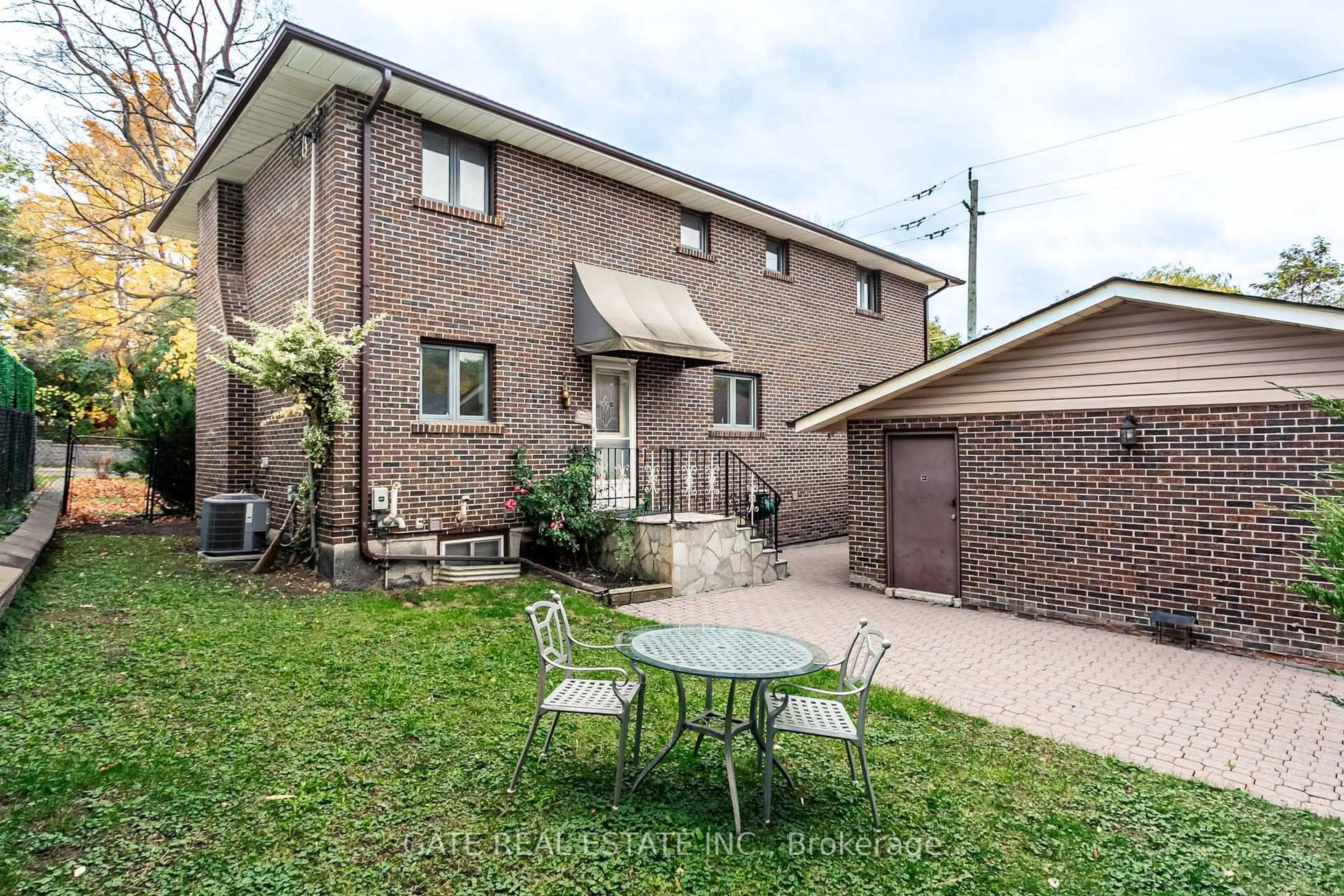 Home with brick exterior material, street for 60 Scott St, Brampton Ontario L6V 1S3