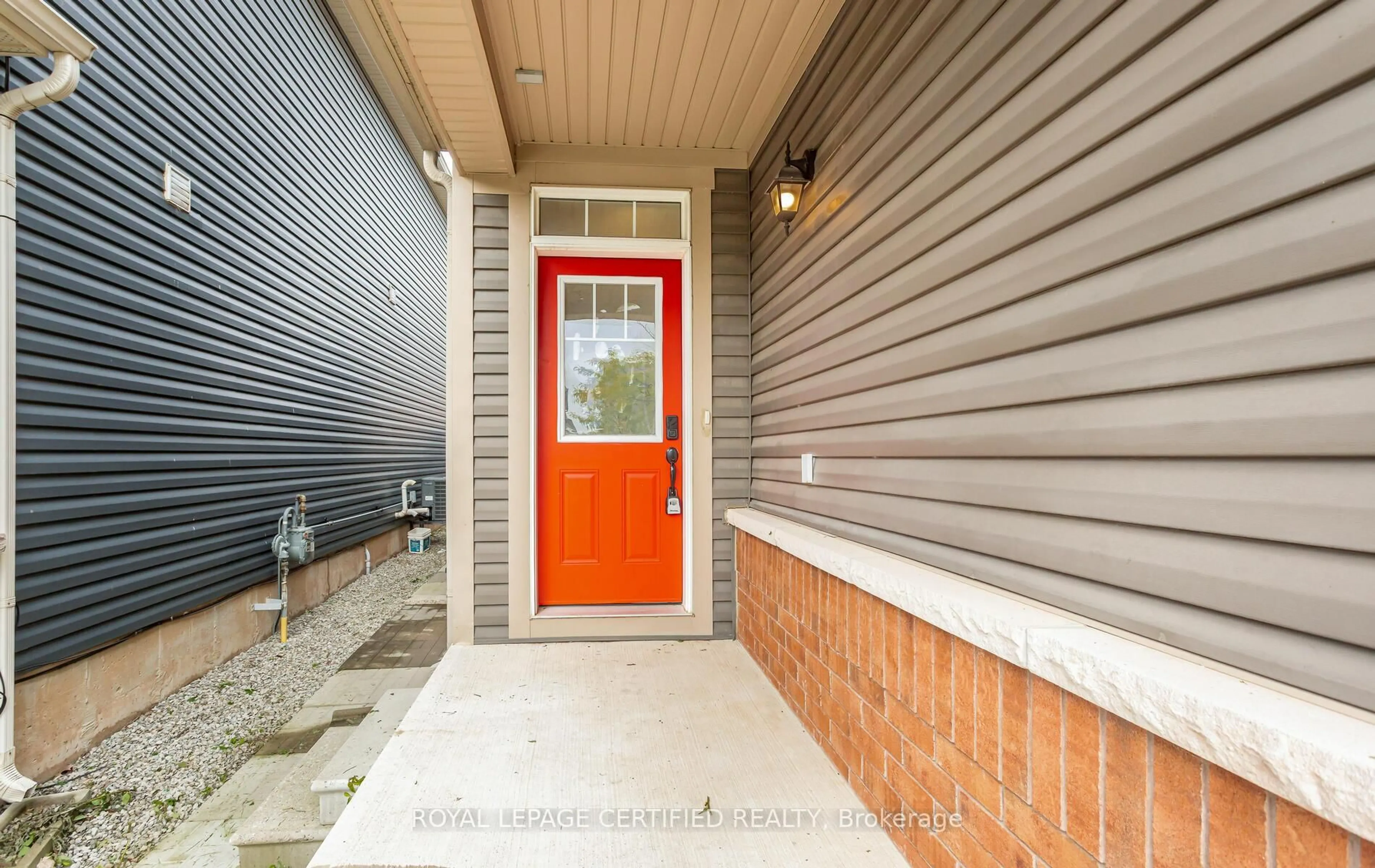 Indoor entryway for 255 Cochrane Terr, Milton Ontario L9T 8C8