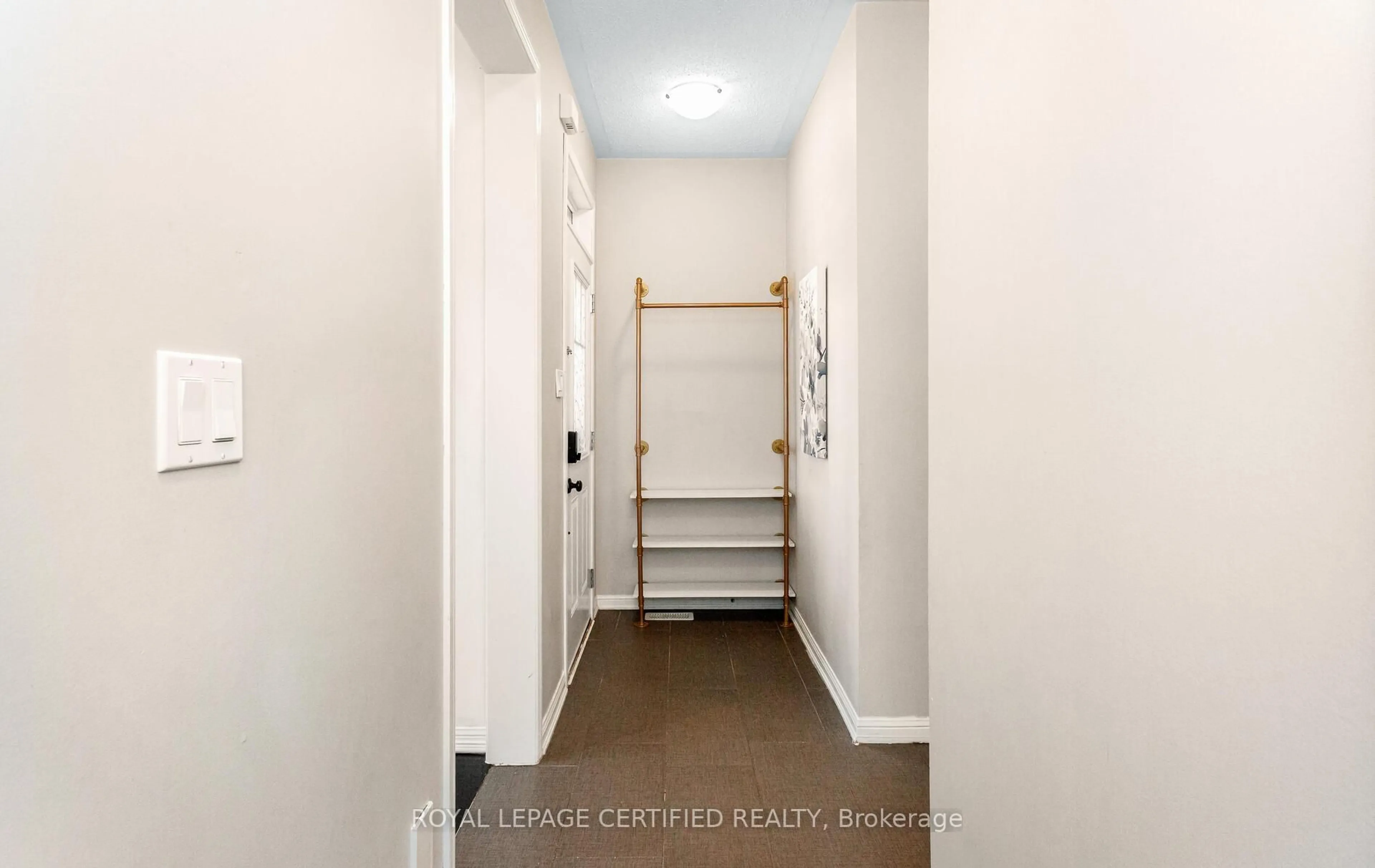 Indoor entryway for 255 Cochrane Terr, Milton Ontario L9T 8C8