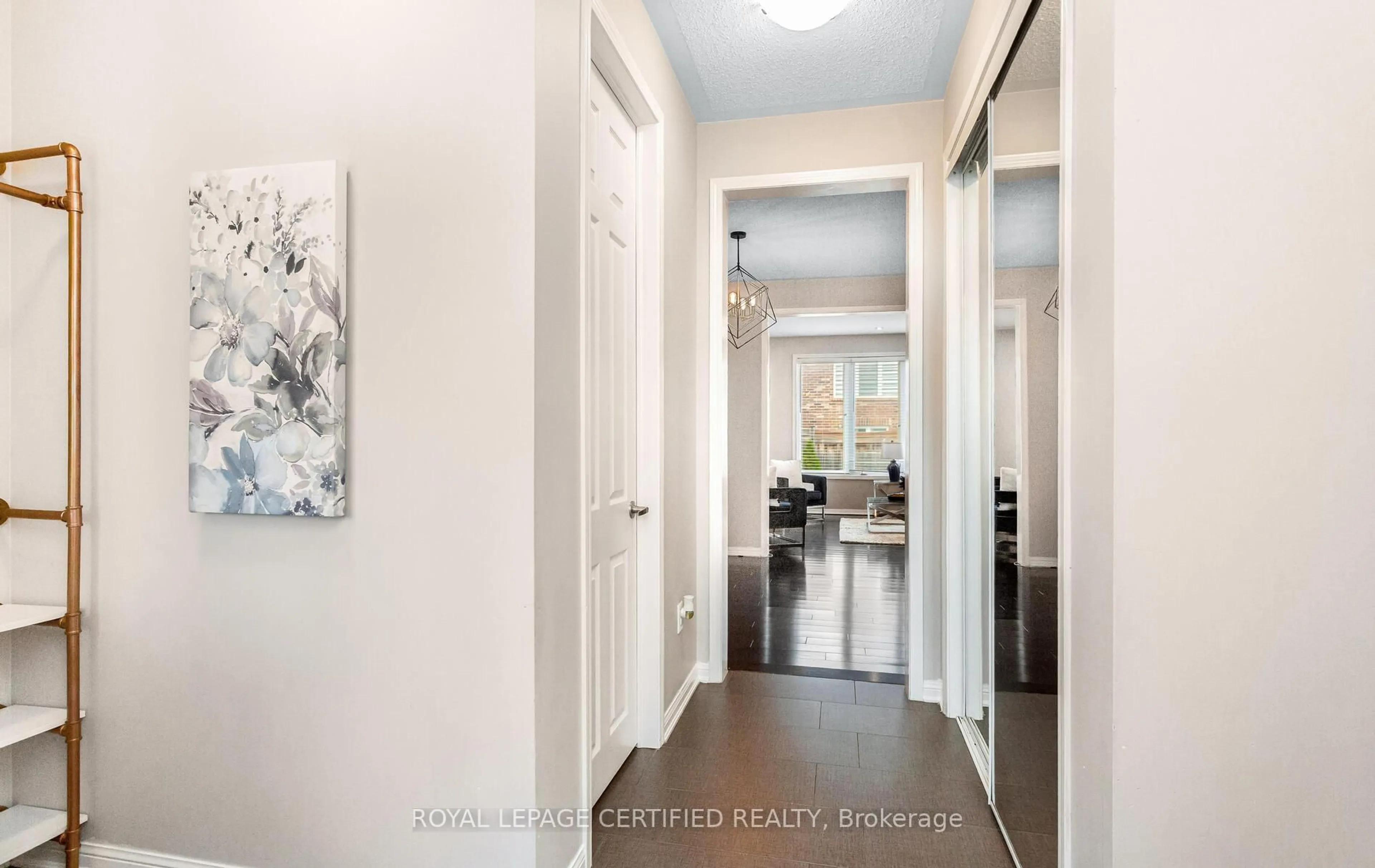 Indoor entryway for 255 Cochrane Terr, Milton Ontario L9T 8C8