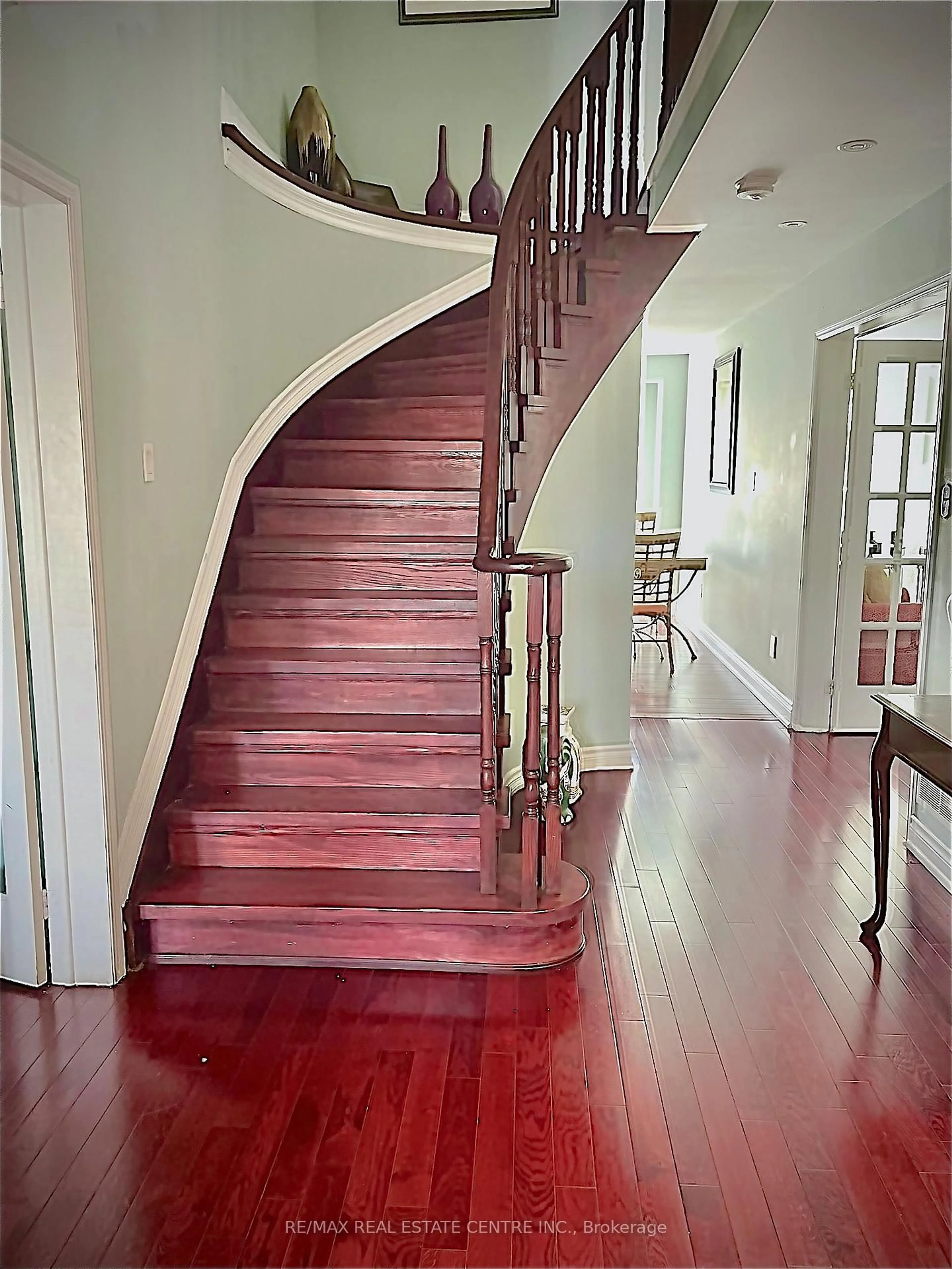 Stairs for 31 Castlehill Rd, Brampton Ontario L6X 4E3