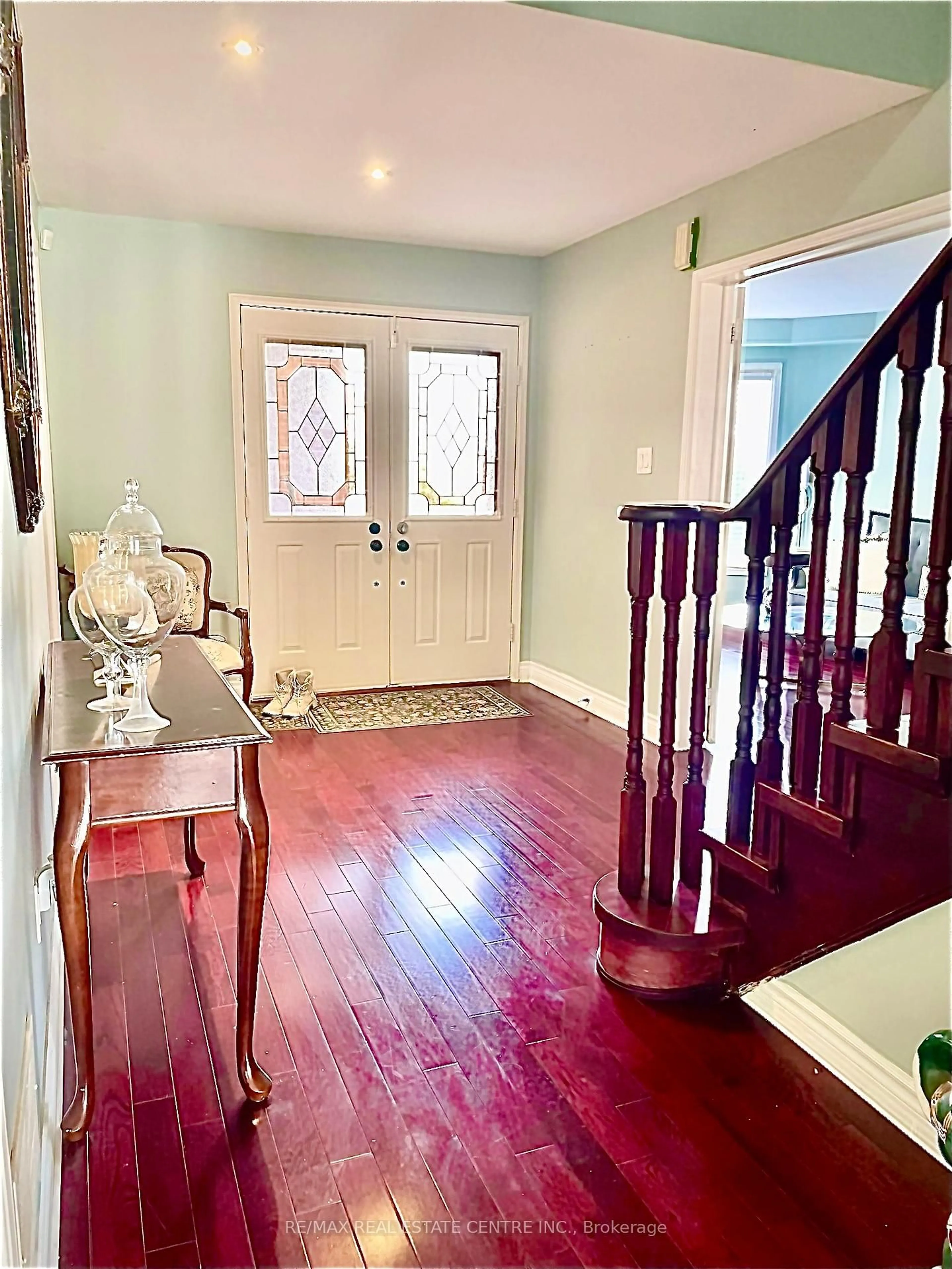 Indoor entryway for 31 Castlehill Rd, Brampton Ontario L6X 4E3