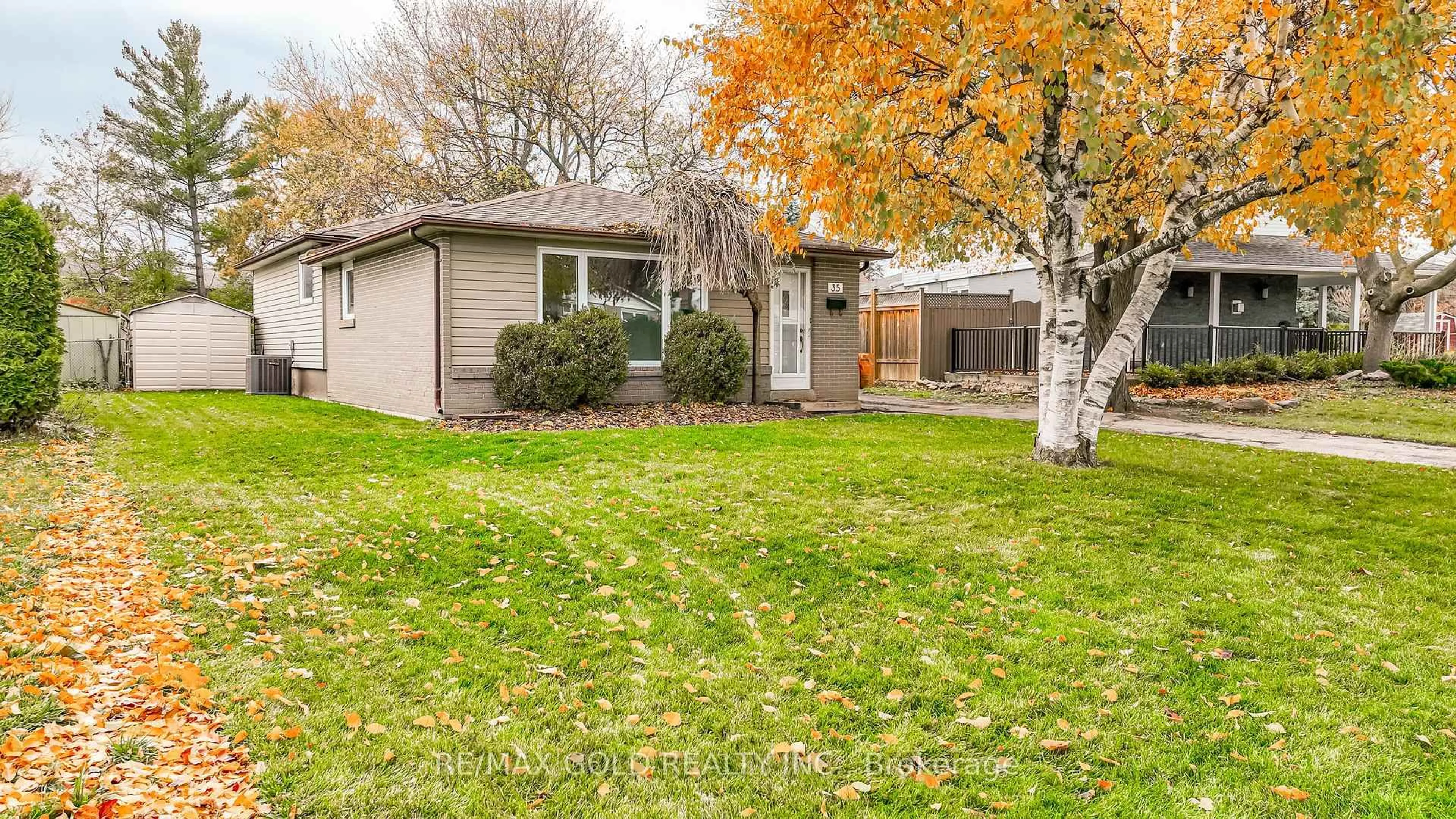 Home with vinyl exterior material, street for 35 Duke Rd, Brampton Ontario L6T 3J9