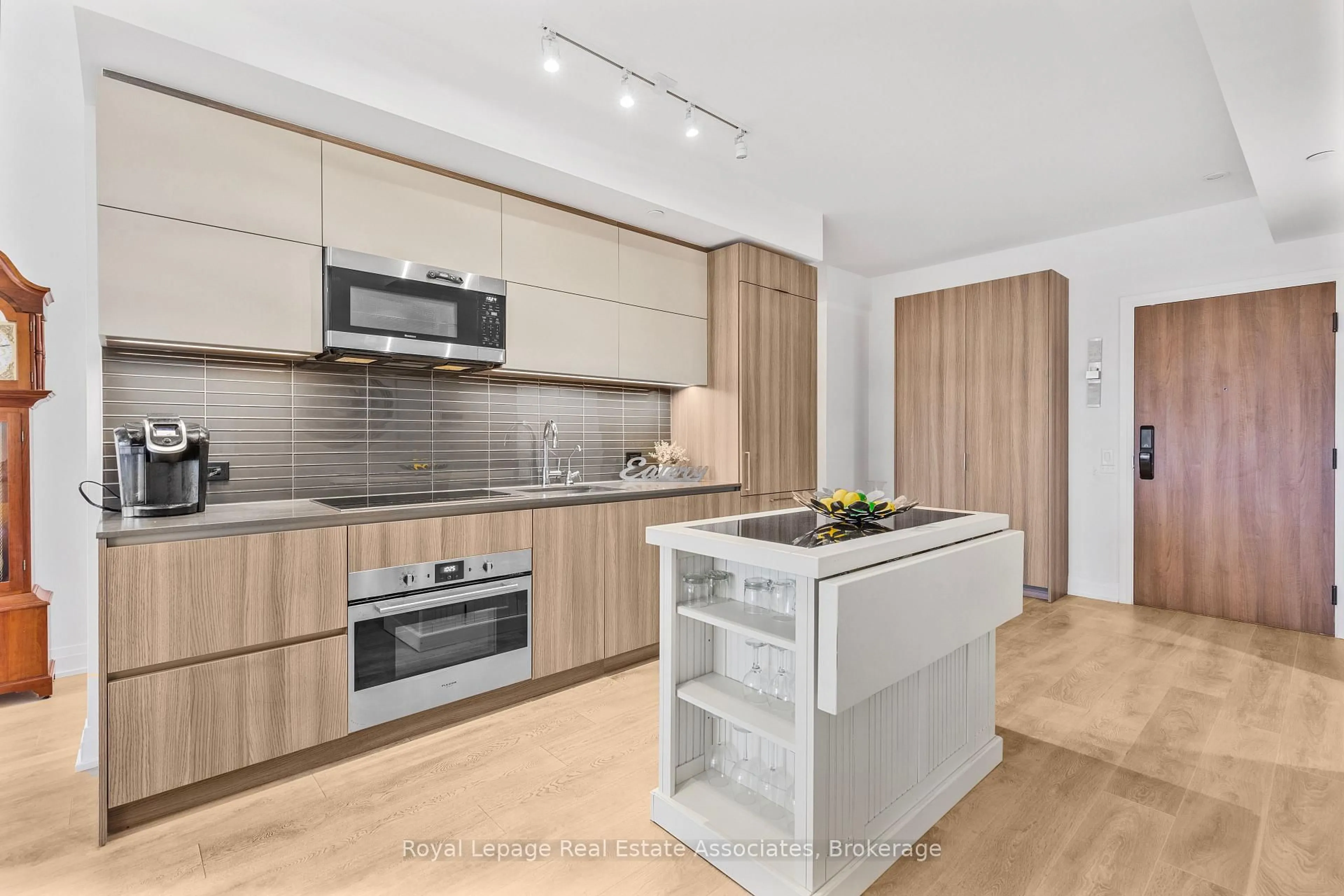 Unknown for 21 Park St #805, Mississauga Ontario L5G 0C2