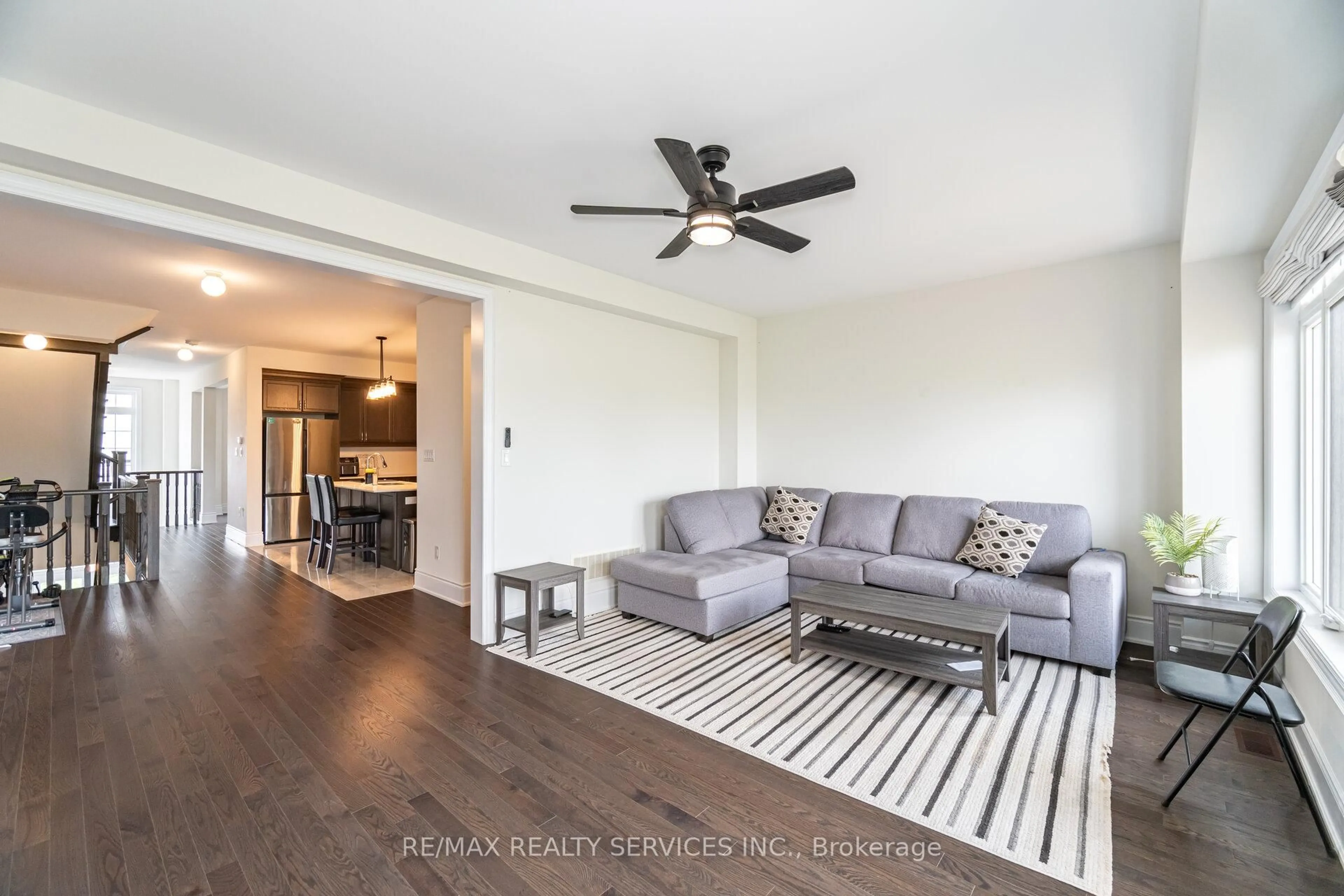 Living room with furniture, unknown for 38 Foxsparrow Rd, Brampton Ontario L6V 3P5