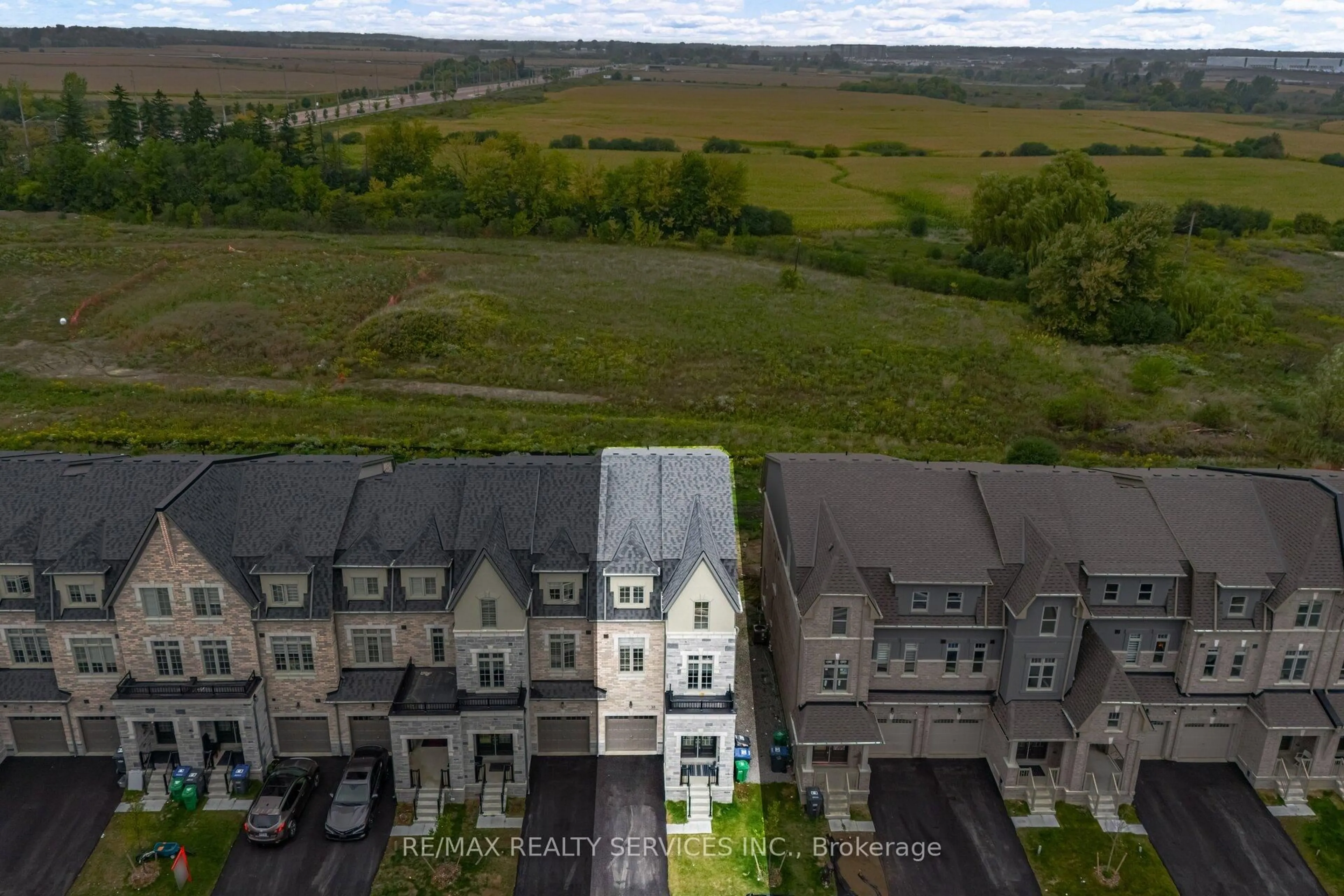A pic from outside/outdoor area/front of a property/back of a property/a pic from drone, unknown for 38 Foxsparrow Rd, Brampton Ontario L6V 3P5