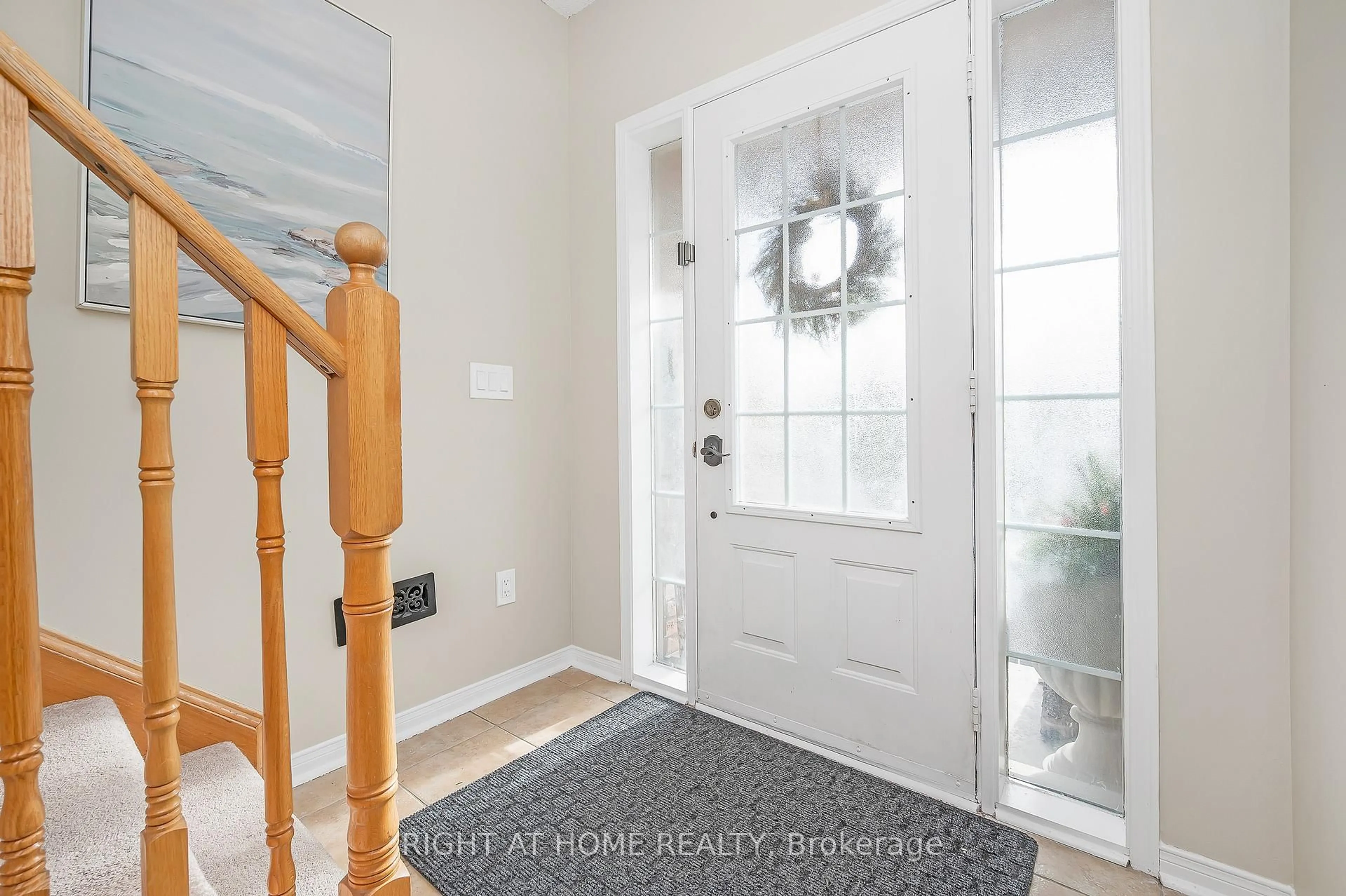 Indoor entryway for 107 Bernard Ave, Brampton Ontario L6Y 5S9