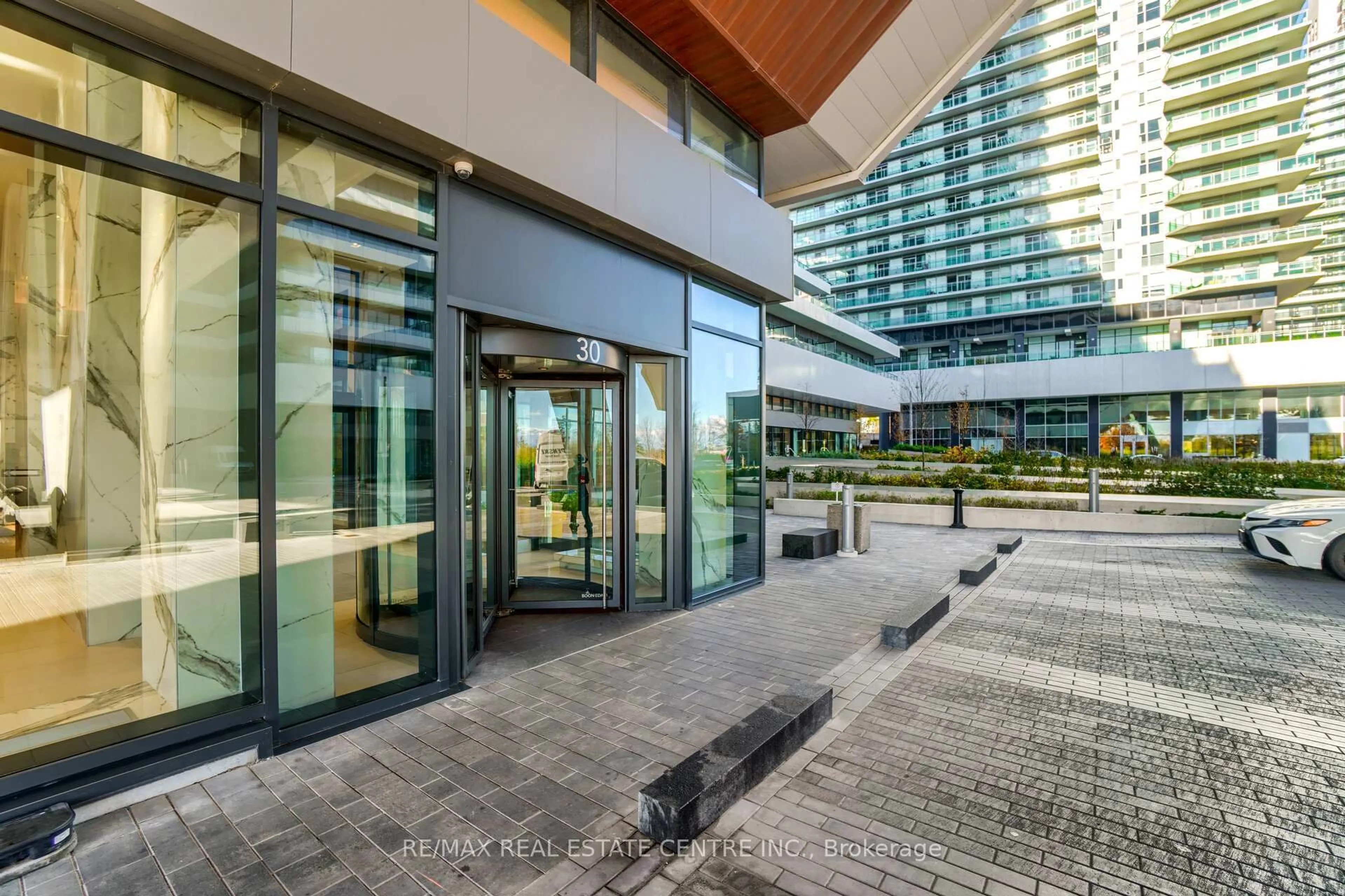 Indoor foyer for 30 Shore breeze Dr #2622, Toronto Ontario M8V 0J1