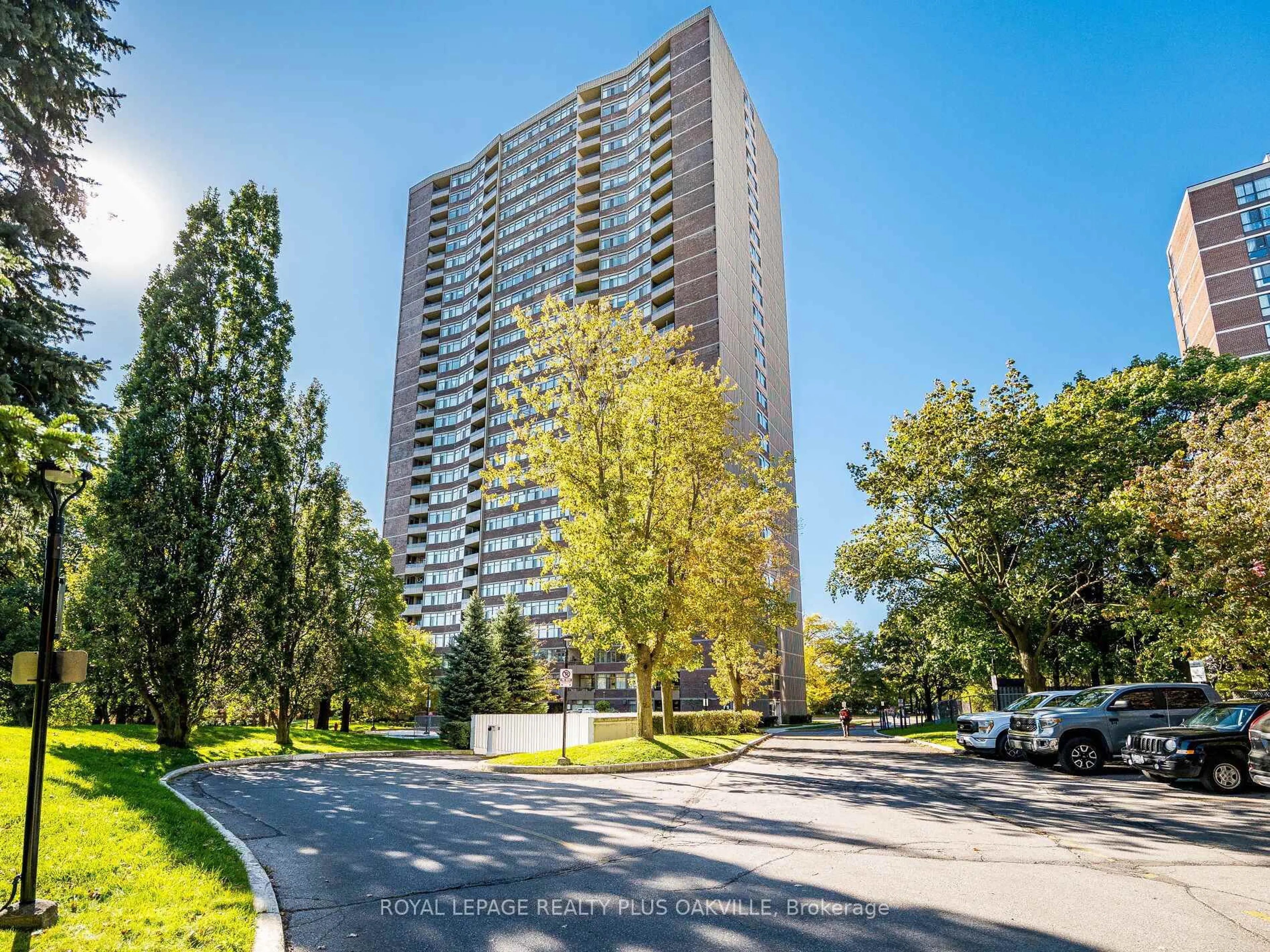 A pic from outside/outdoor area/front of a property/back of a property/a pic from drone, street for 3100 Kirwin Ave #2006, Mississauga Ontario L5A 3S6