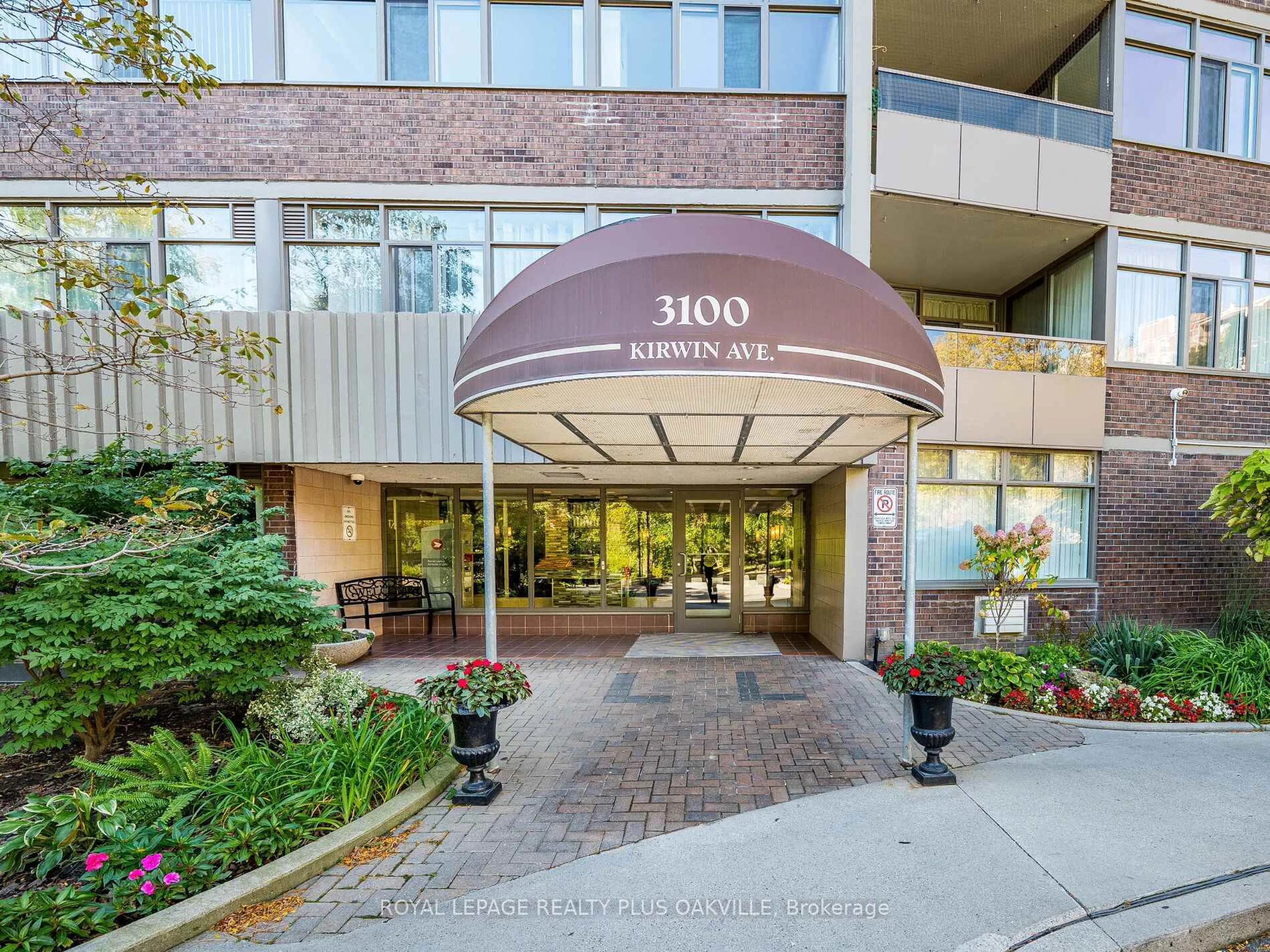 Indoor foyer for 3100 Kirwin Ave #2006, Mississauga Ontario L5A 3S6