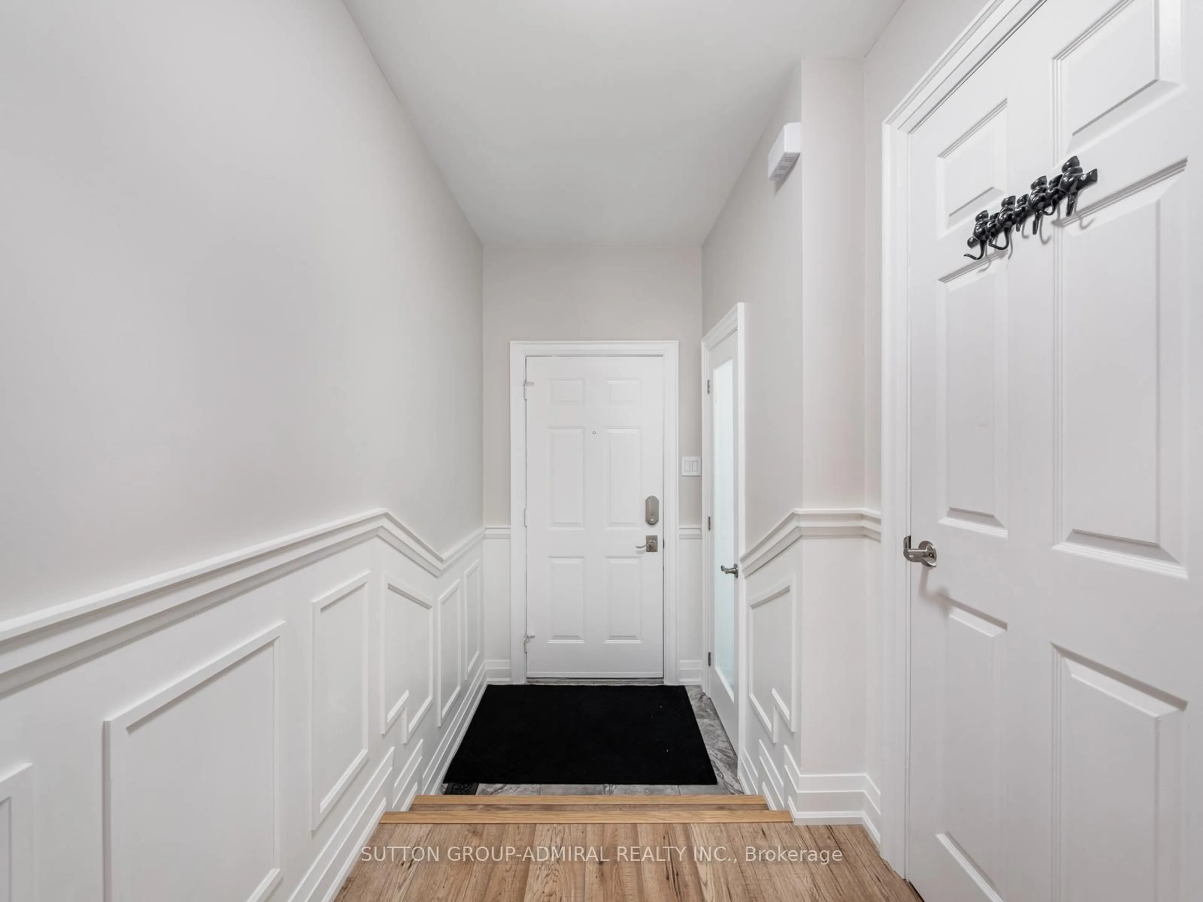 Indoor entryway for 385 The East Mall #49, Toronto Ontario M9B 6J4