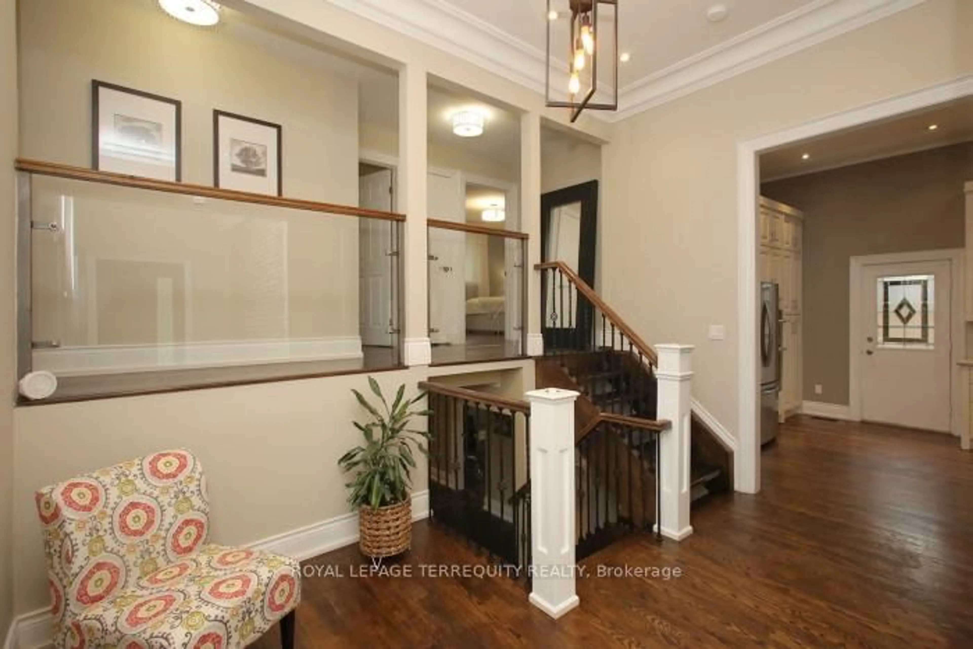 Indoor foyer for 353 Kingsview Dr, Caledon Ontario L7E 3Z2