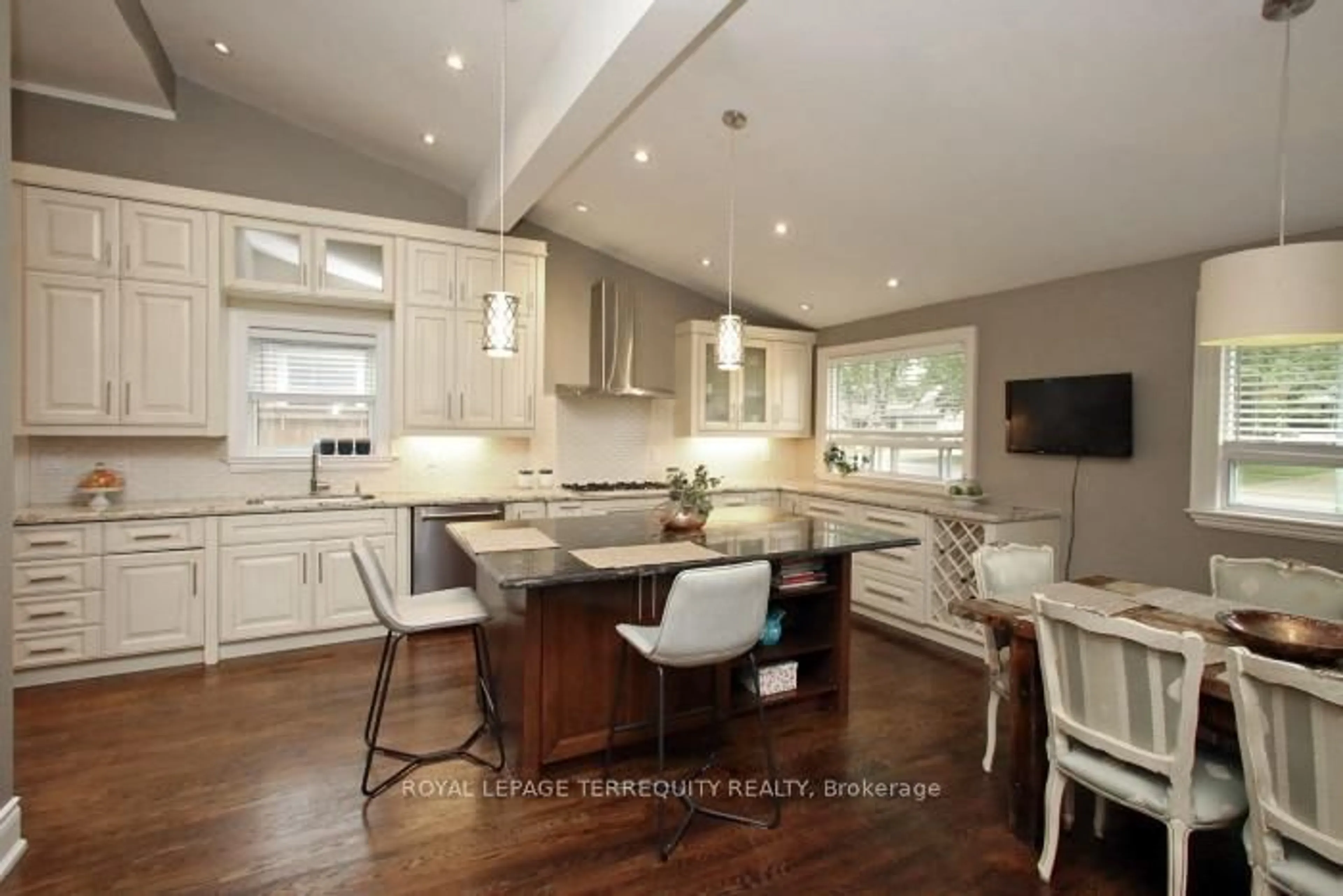 Open concept kitchen, unknown for 353 Kingsview Dr, Caledon Ontario L7E 3Z2