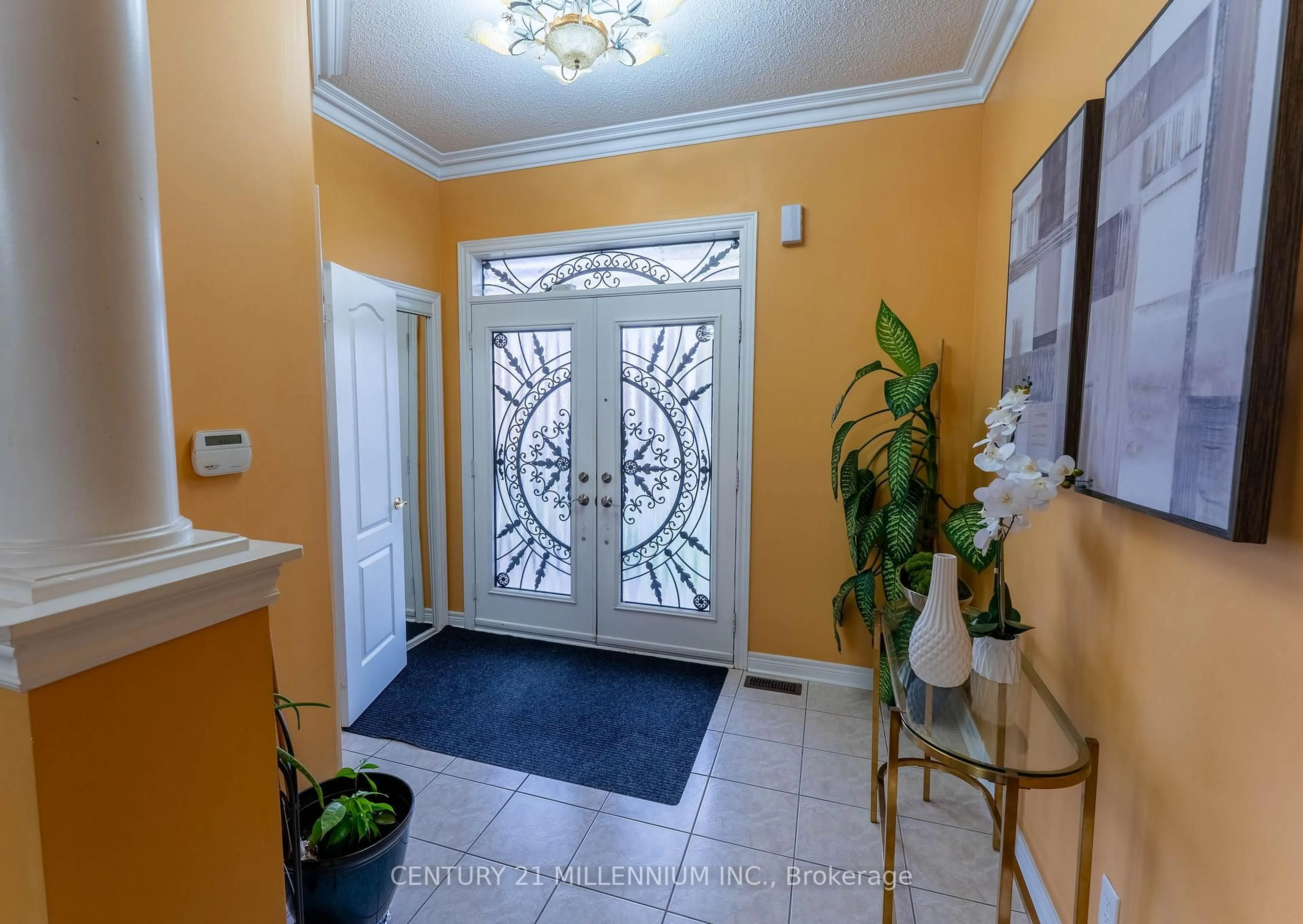 Indoor foyer for 64 Executive Crt, Brampton Ontario L6R 0L5