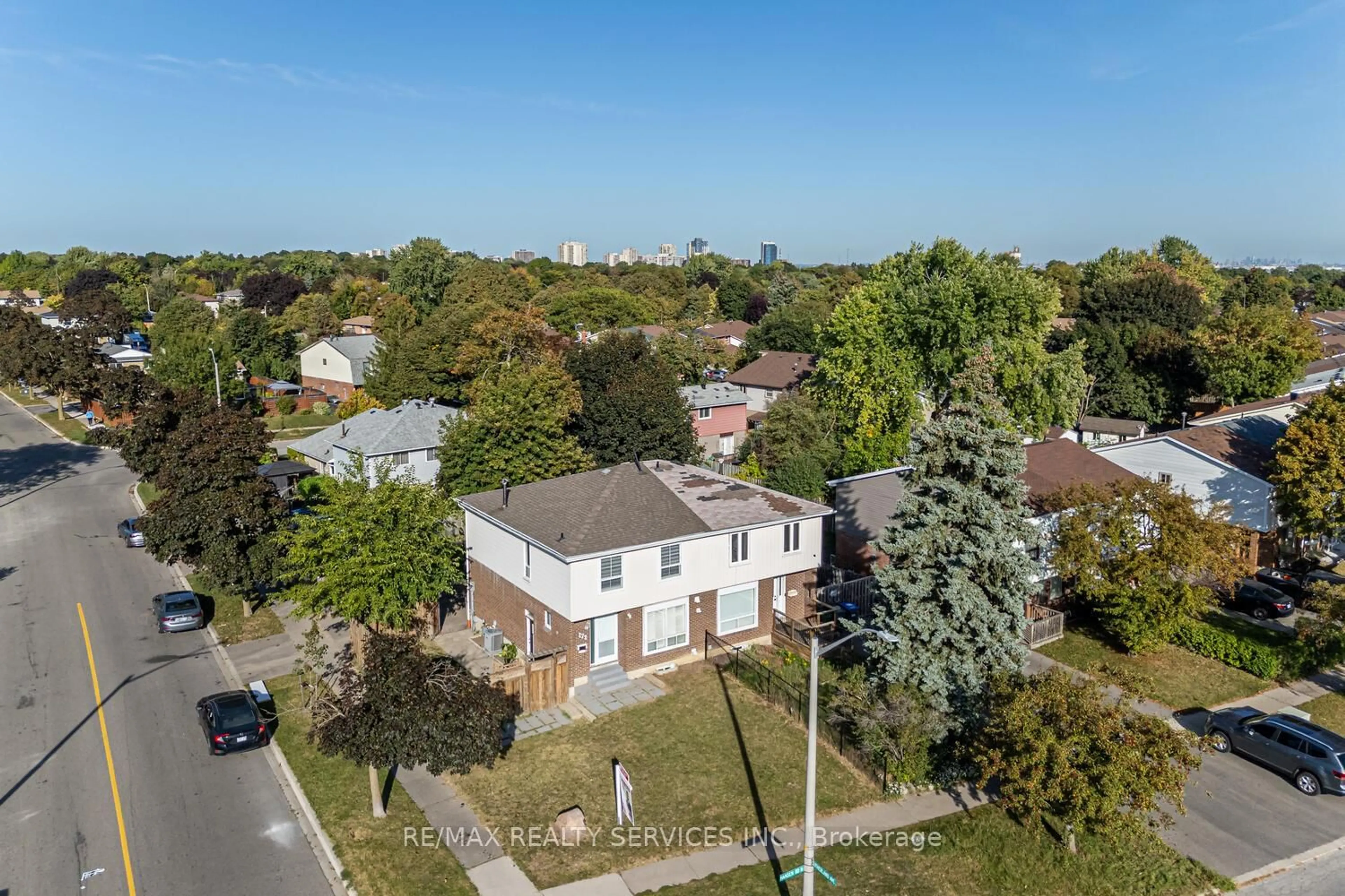 A pic from outside/outdoor area/front of a property/back of a property/a pic from drone, city buildings view from balcony for 172 Hansen Rd, Brampton Ontario L6V 2G6
