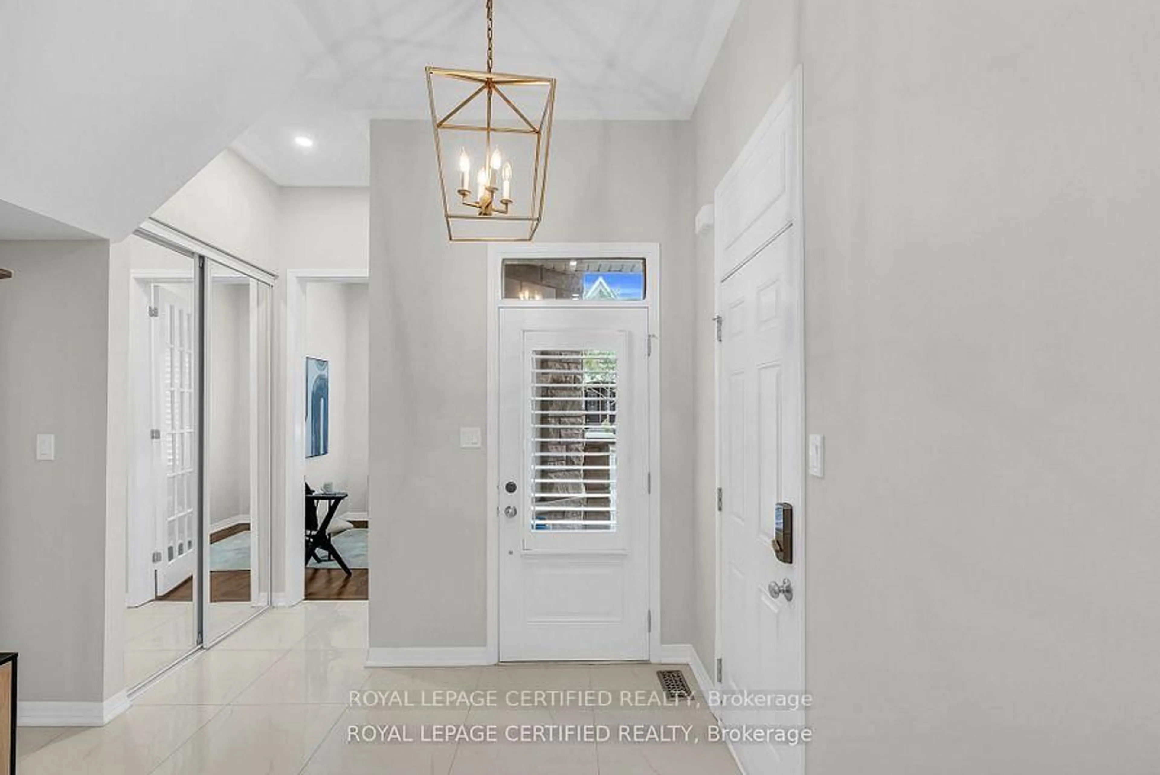 Indoor entryway for 188 Beaveridge Ave, Oakville Ontario L6H 0M7