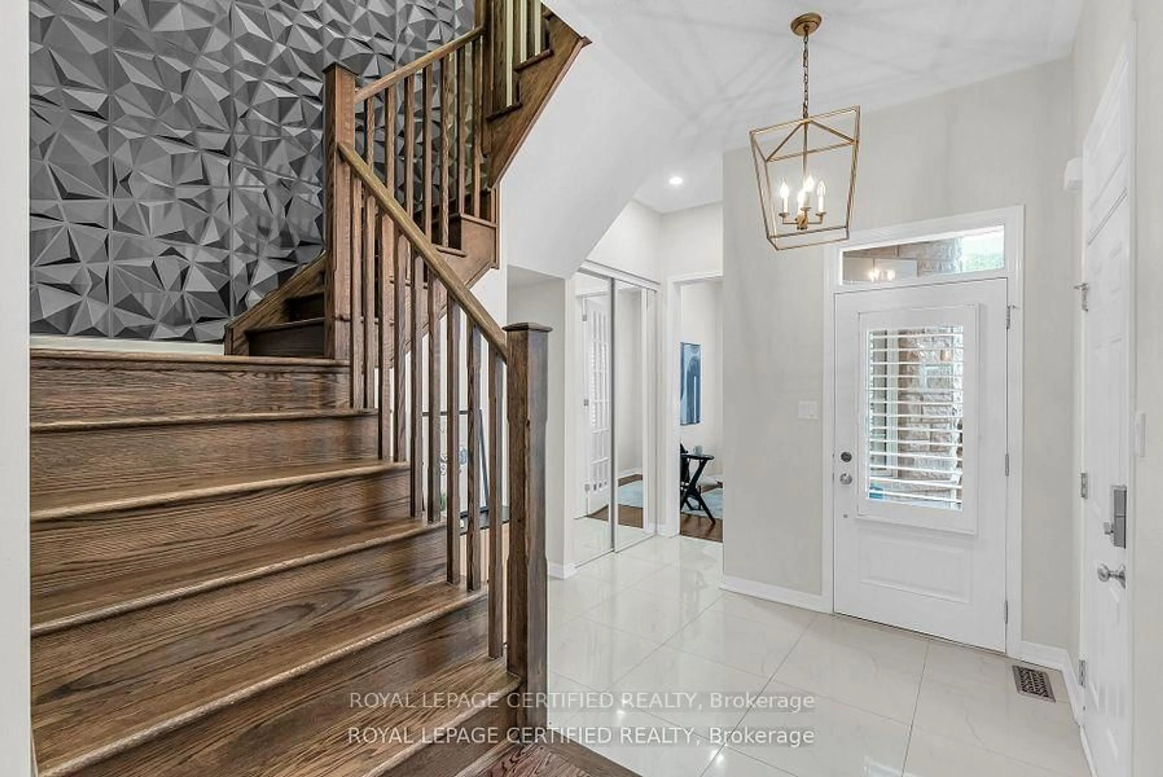 Indoor entryway for 188 Beaveridge Ave, Oakville Ontario L6H 0M7