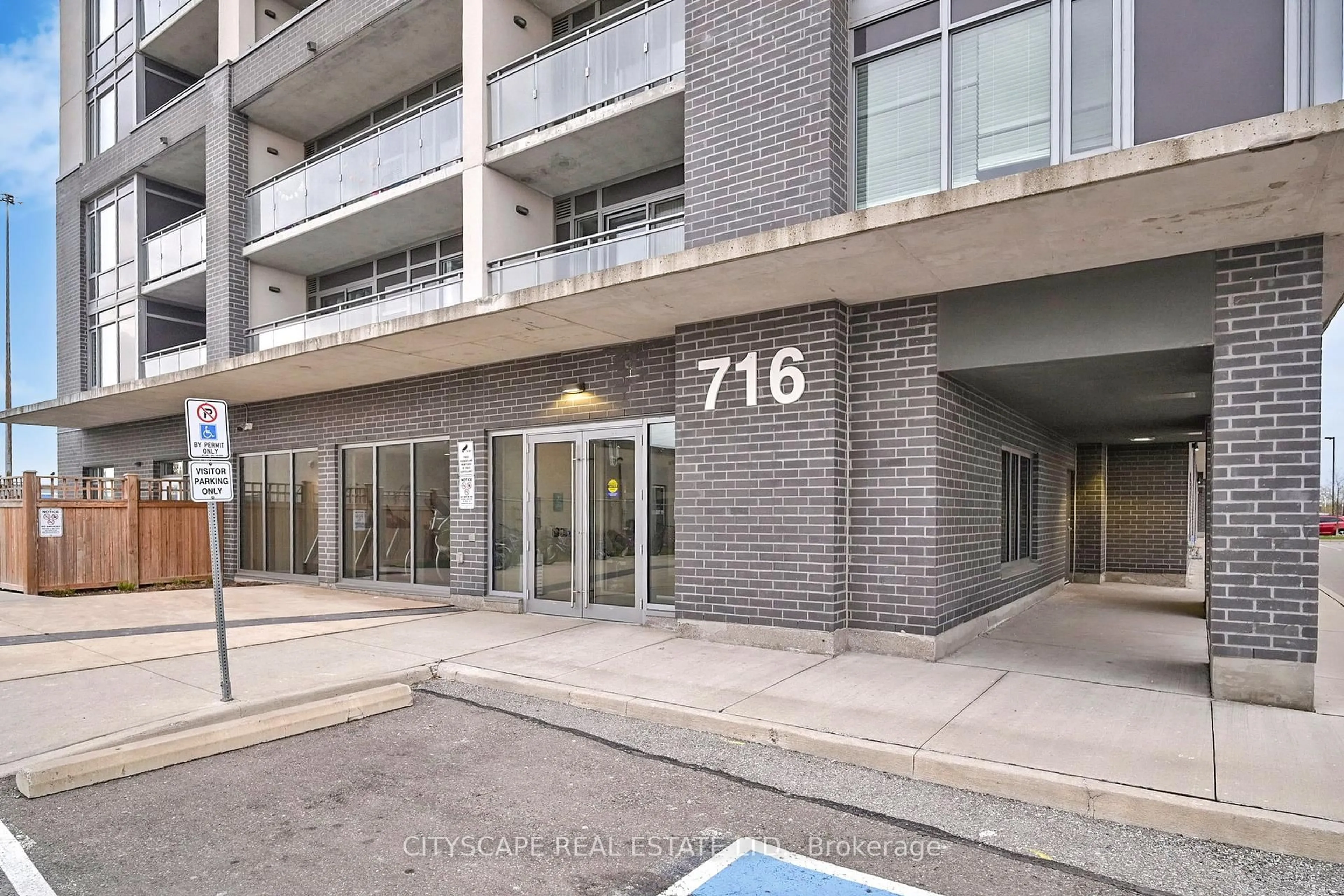 Indoor foyer for 716 Main St #1008, Milton Ontario L9T 3P6