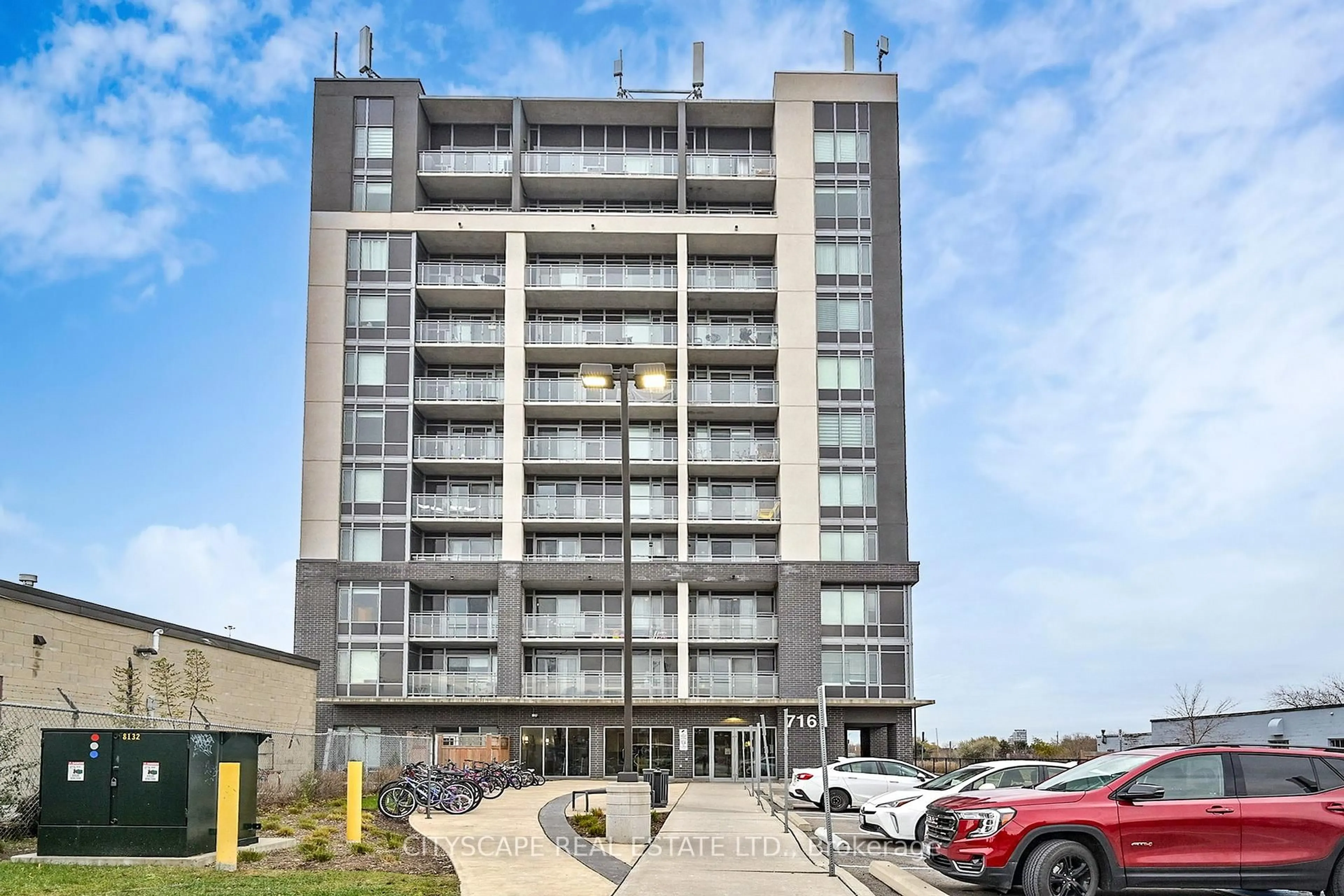 Indoor foyer for 716 Main St #1008, Milton Ontario L9T 3P6