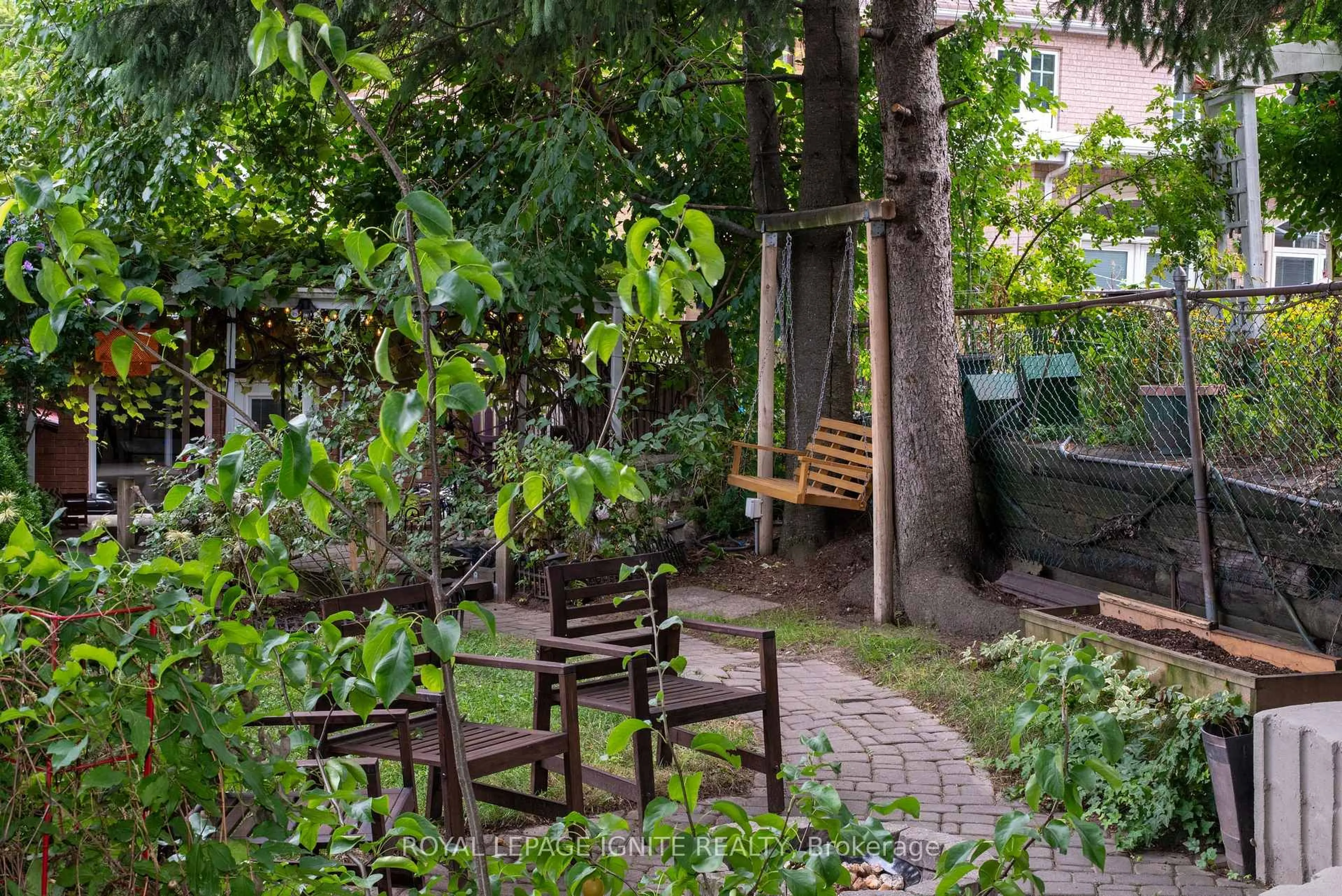 Patio, street for 482 Mcroberts Ave, Toronto Ontario M6E 4R4