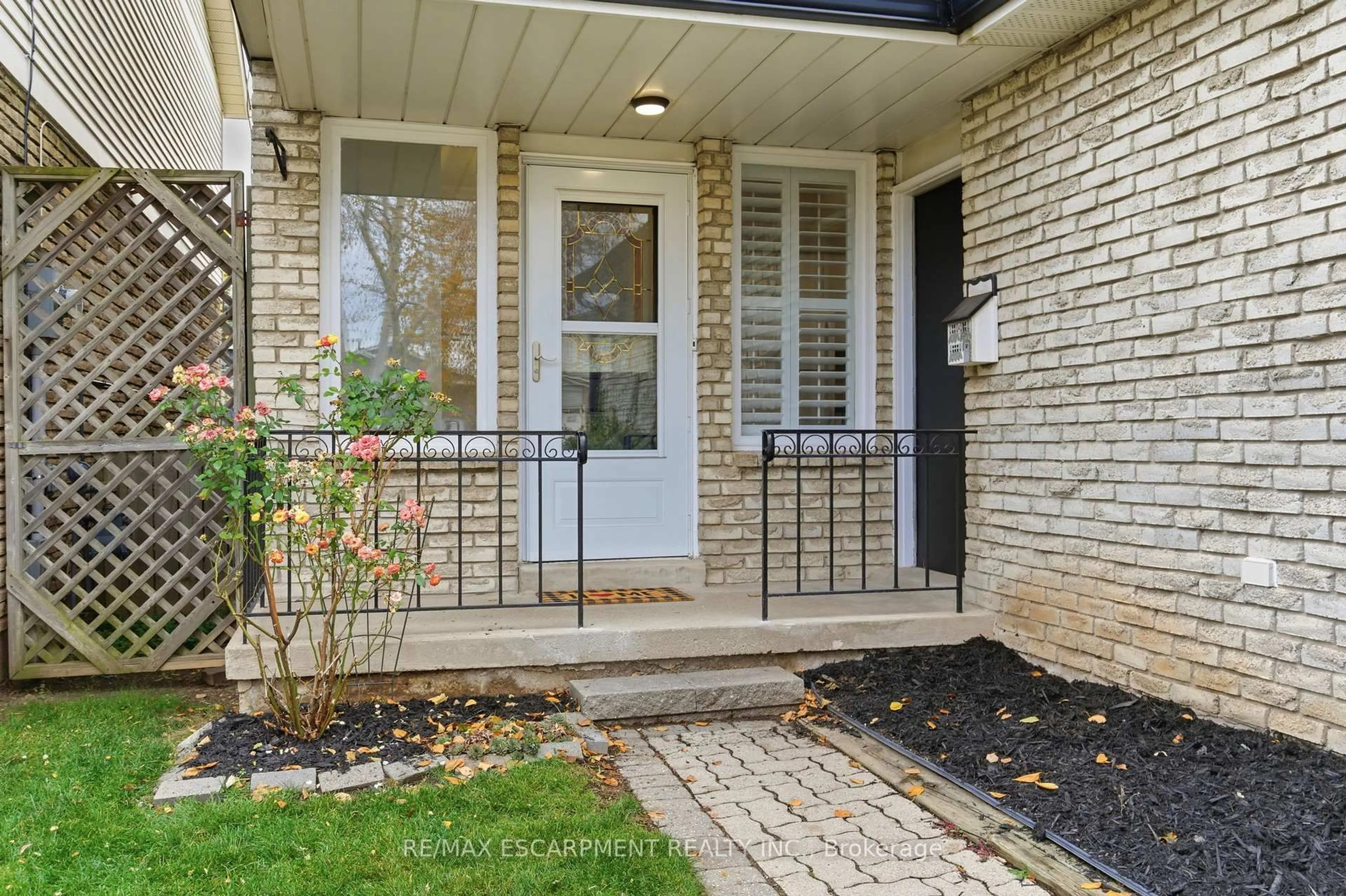 Unknown for 2333 Malcolm Cres, Burlington Ontario L7P 4G9