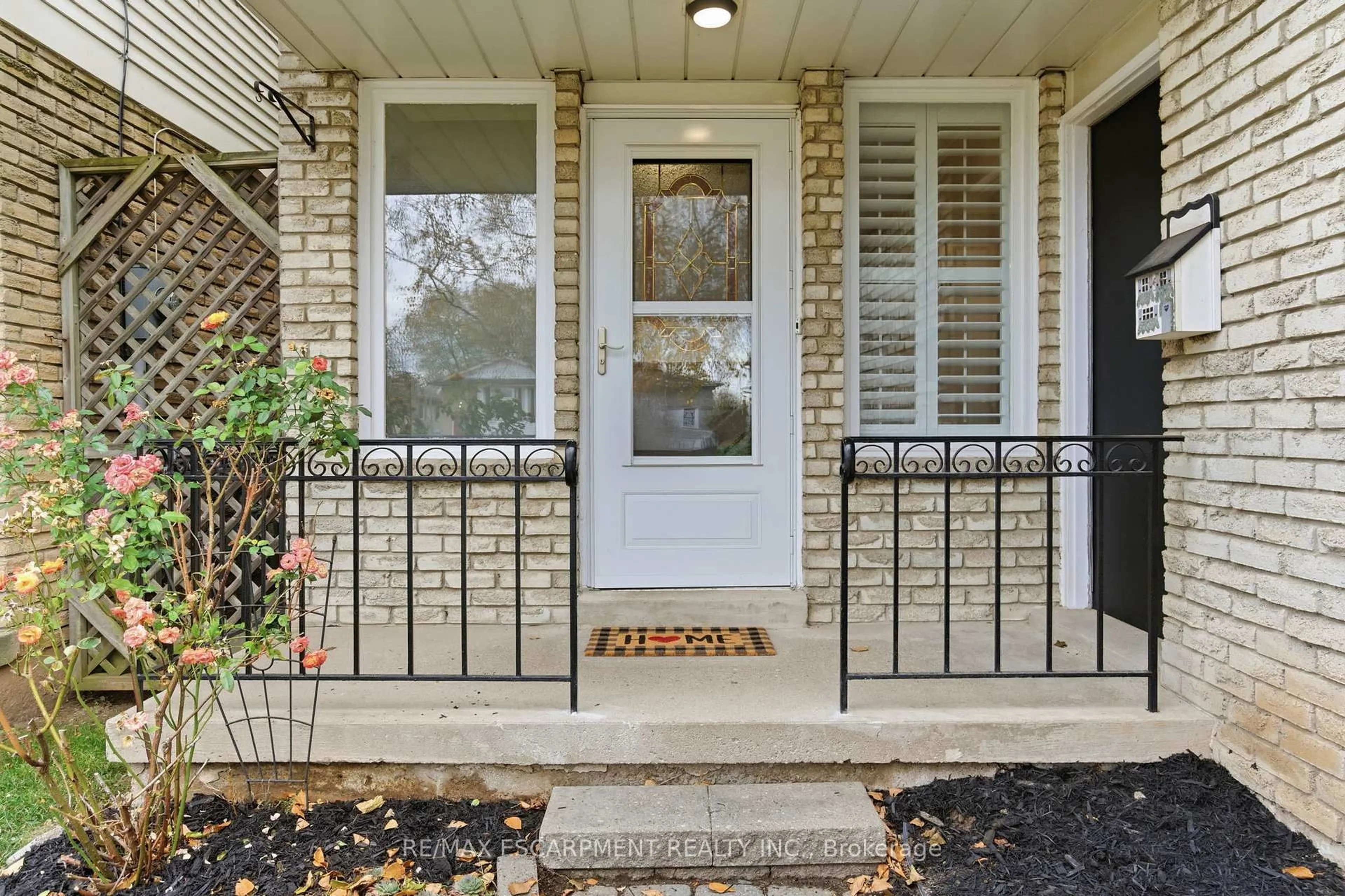 Unknown for 2333 Malcolm Cres, Burlington Ontario L7P 4G9