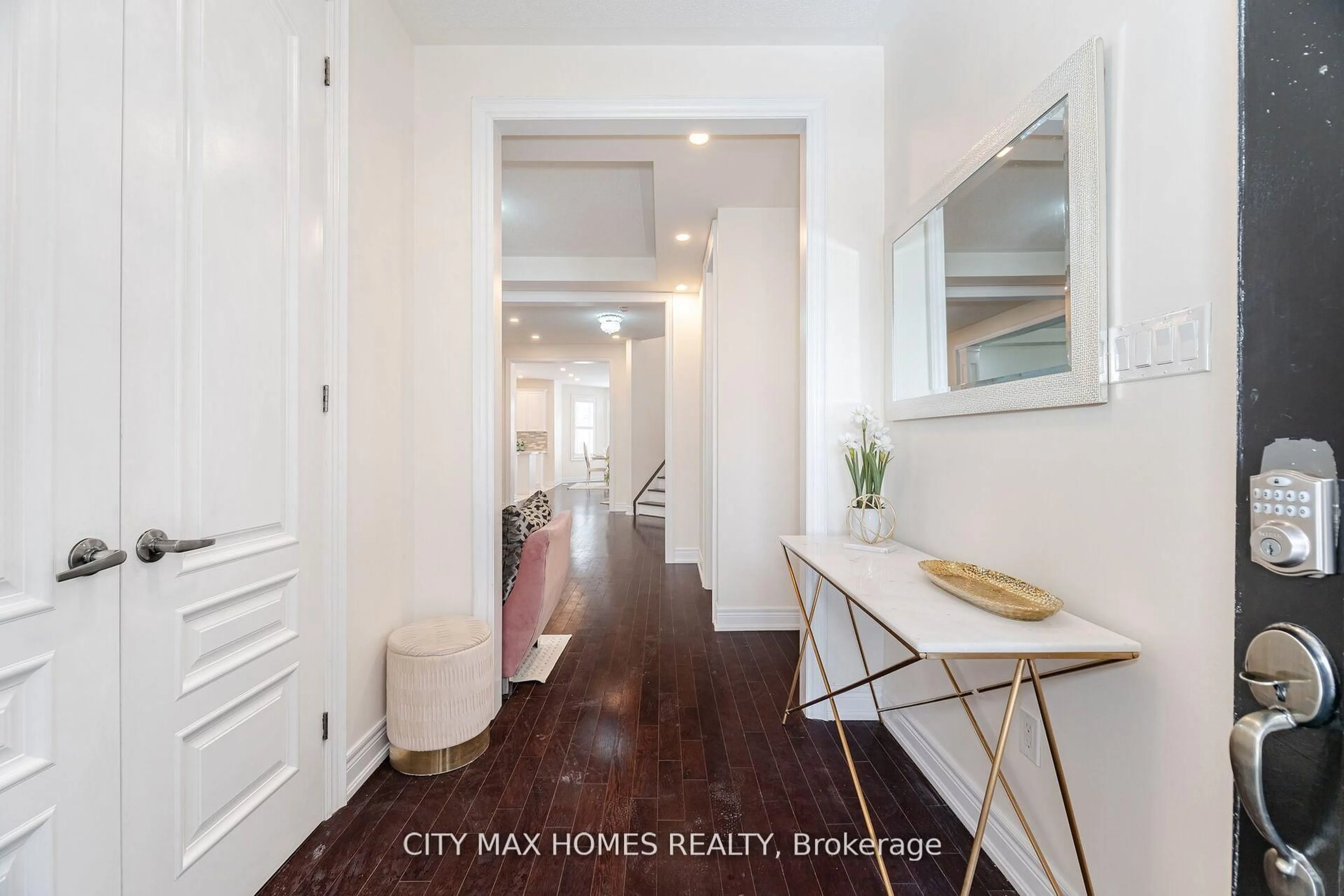 Indoor entryway for 57 Beacon Hill Dr, Brampton Ontario L6X 0V7