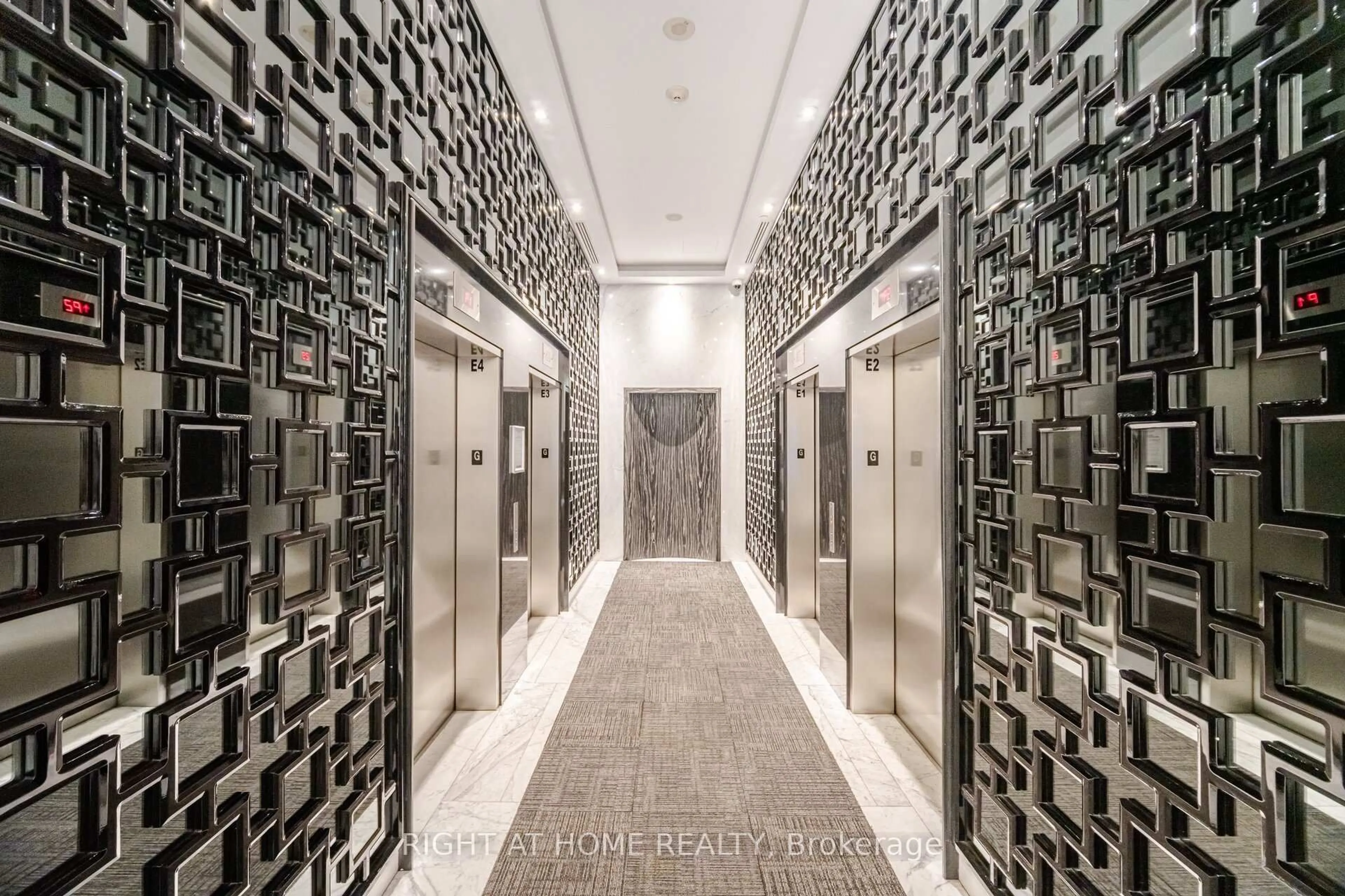 Indoor foyer for 88 Park Lawn Rd #3005, Toronto Ontario M8Y 0B5