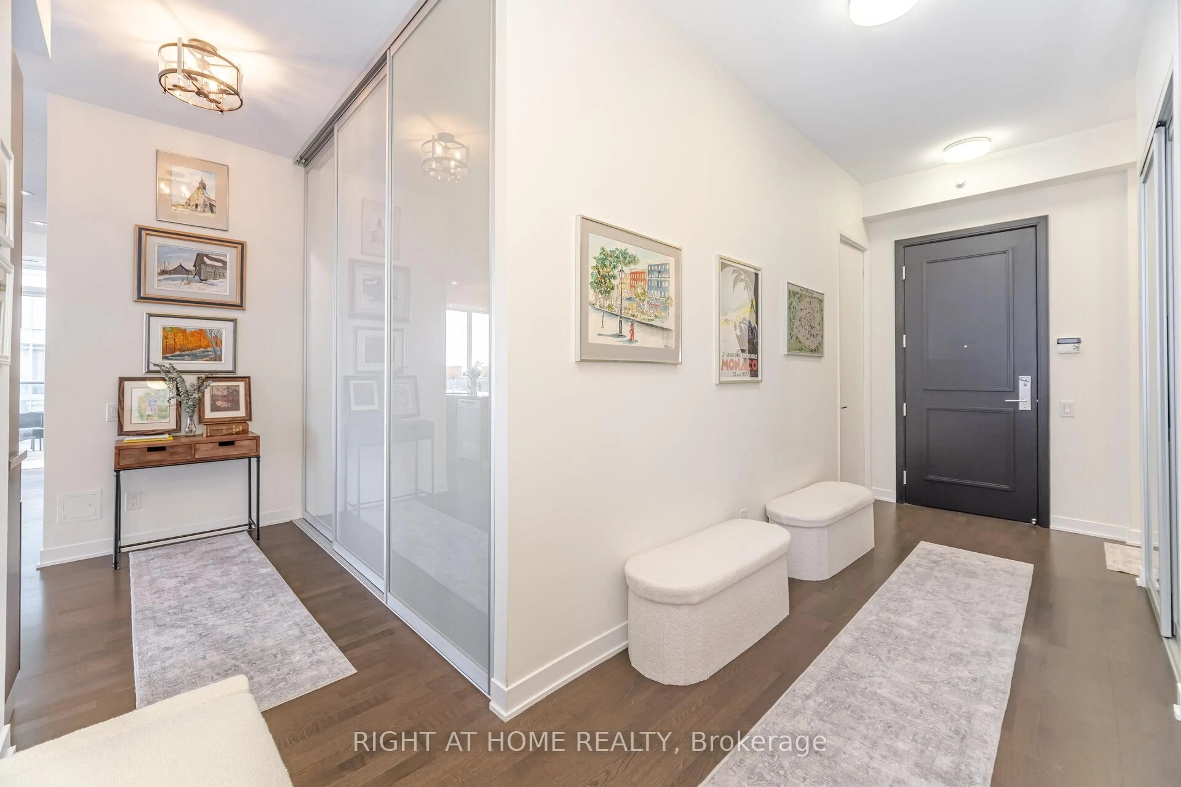 Indoor entryway for 88 Park Lawn Rd #3005, Toronto Ontario M8Y 0B5