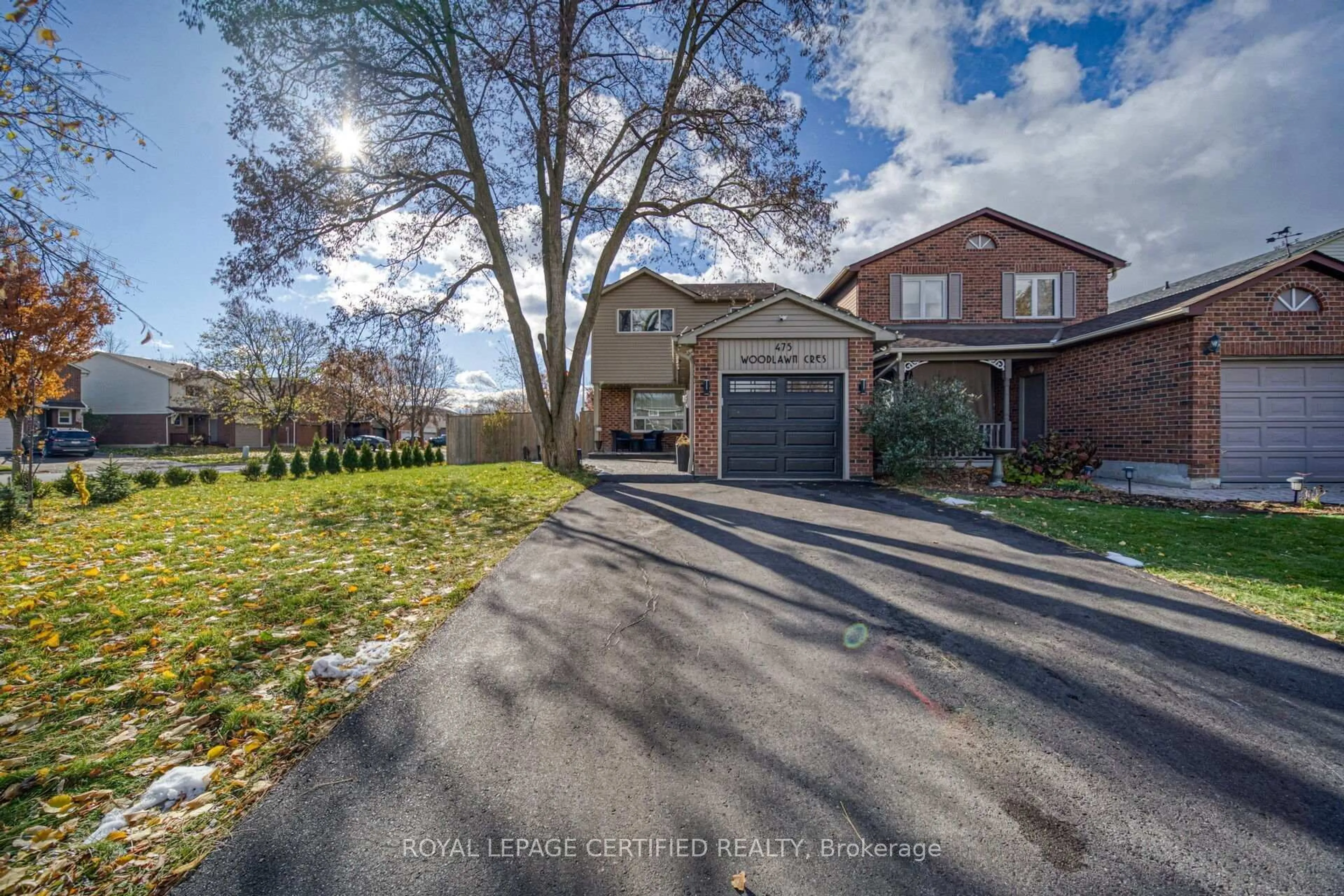 A pic from outside/outdoor area/front of a property/back of a property/a pic from drone, street for 475 Woodlawn Cres, Milton Ontario L9T 4V8