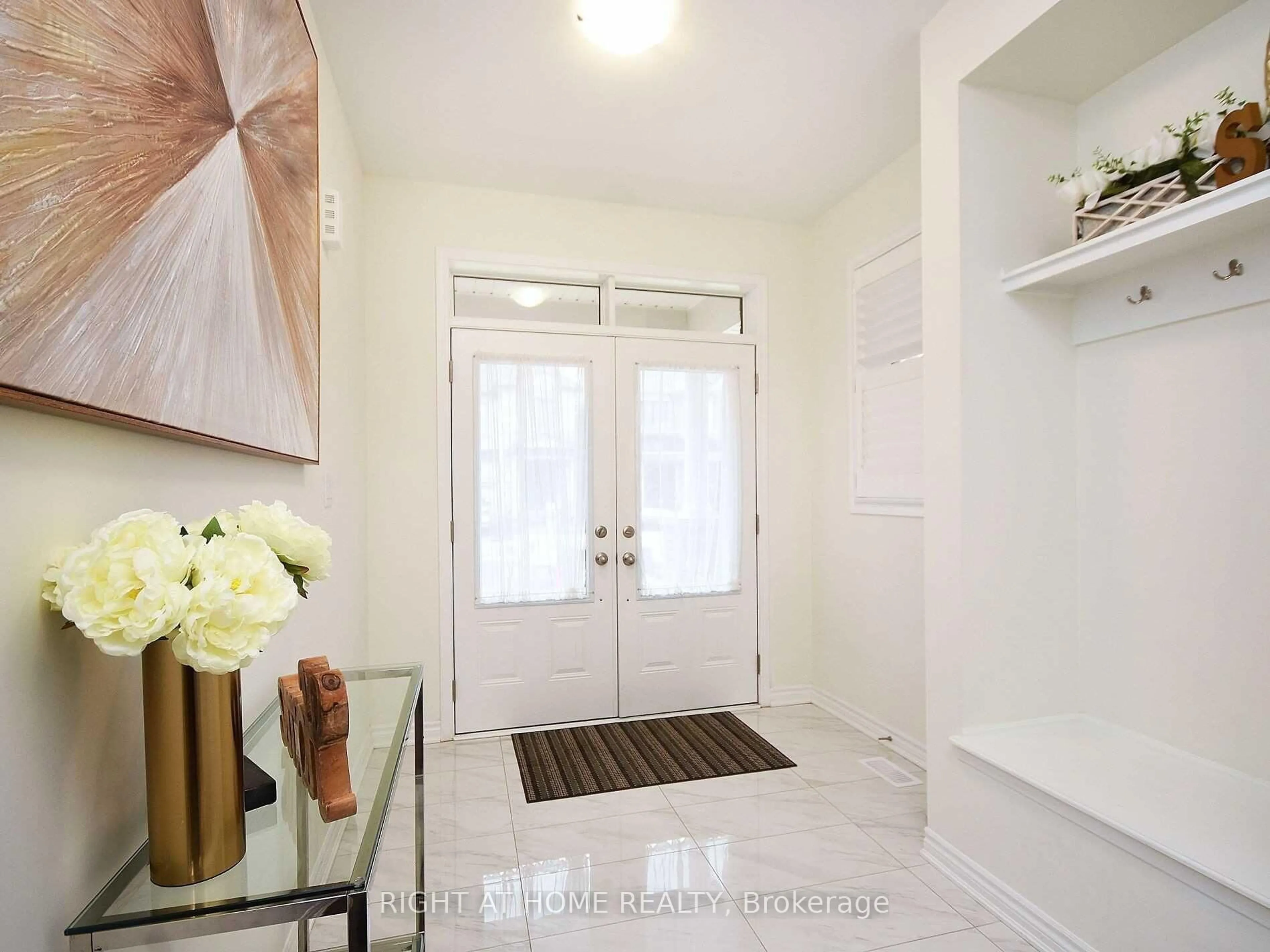 Indoor entryway for 21 Salt Creek Terr, Caledon Ontario L7C 4J3