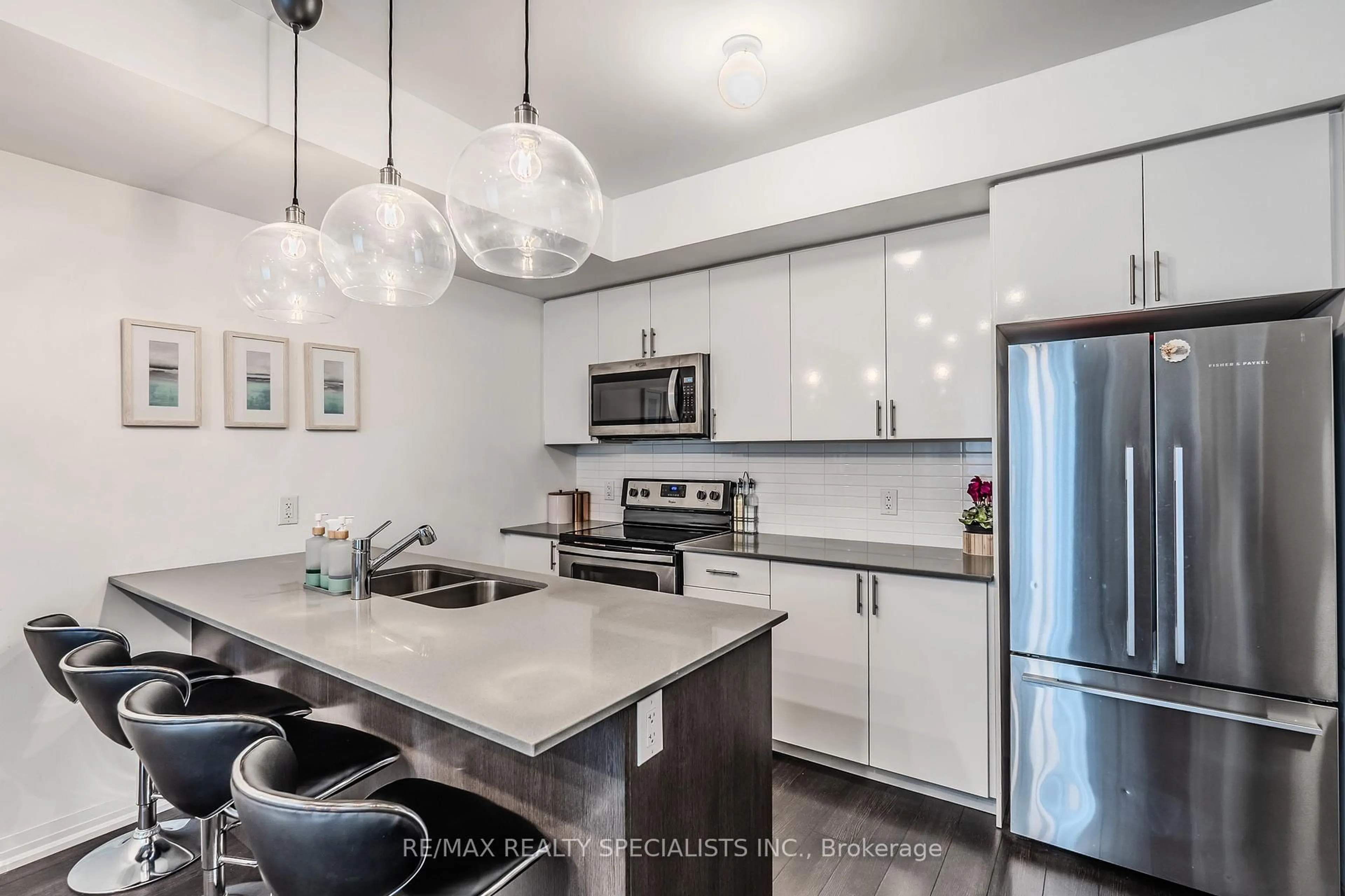 Open concept kitchen, ceramic/tile floor for 1200 Main St #109, Milton Ontario L9T 9K9