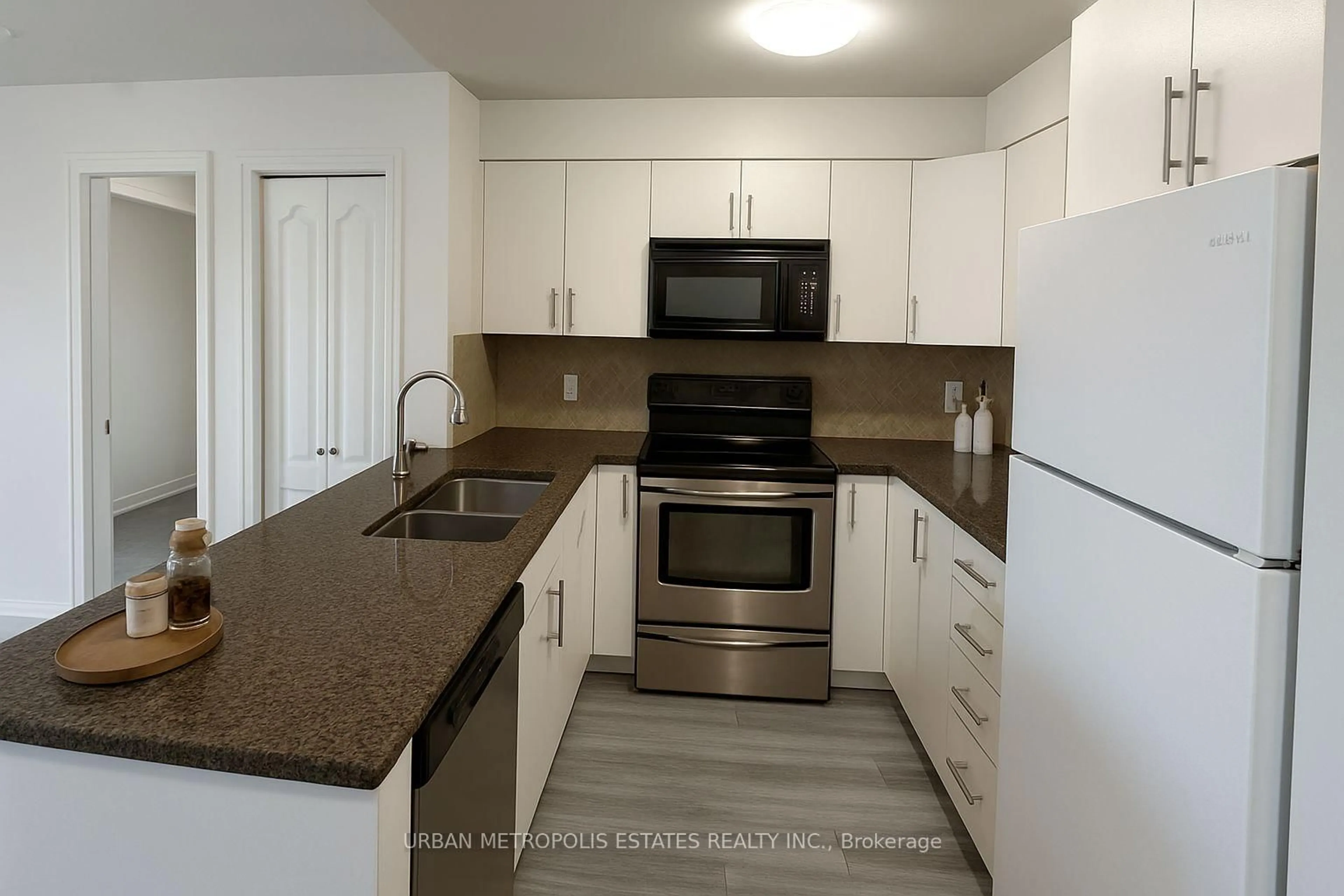 Standard kitchen, unknown for 4 Dayspring Circ #204, Brampton Ontario L6P 2Z5