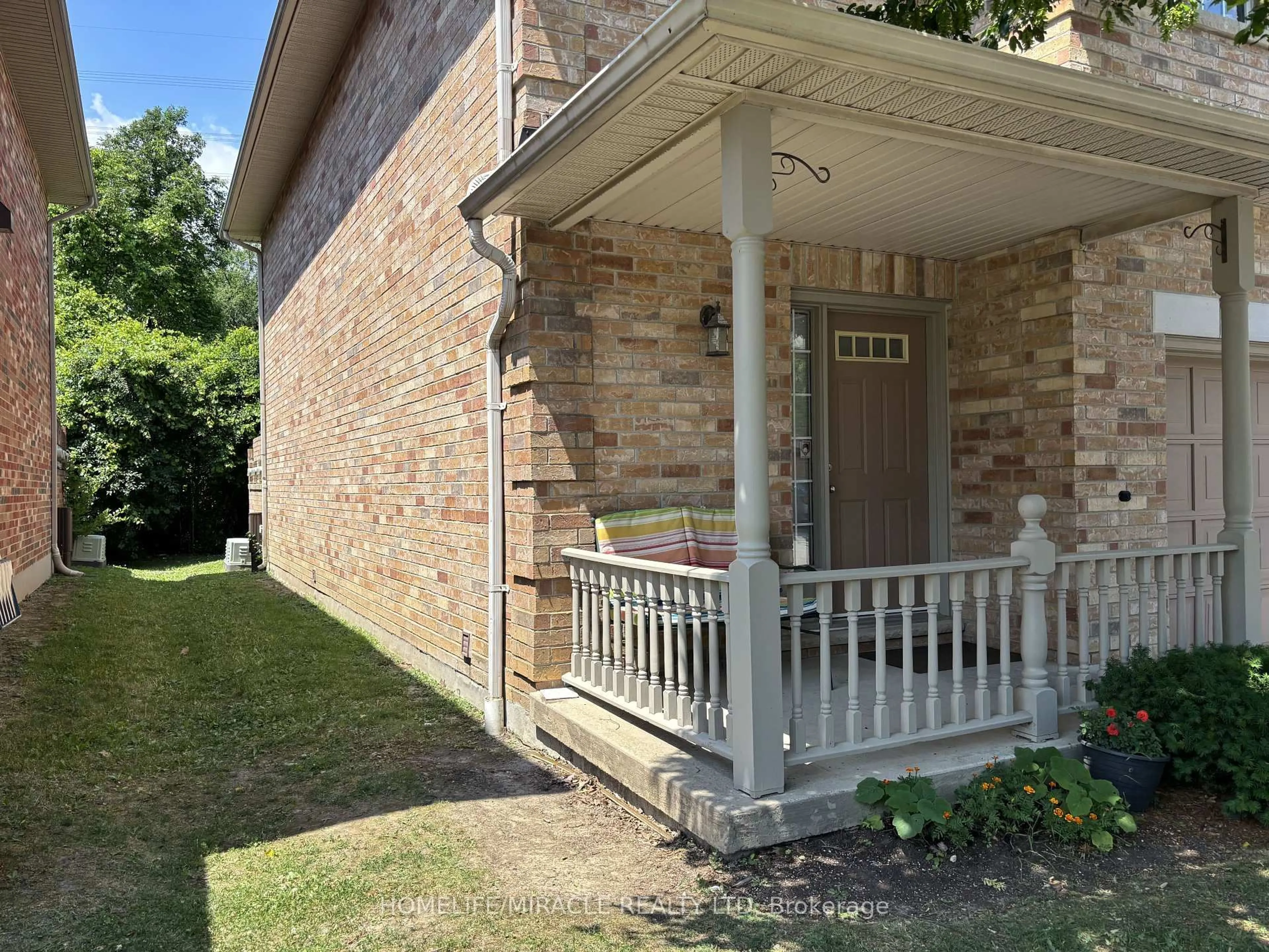 A pic from outside/outdoor area/front of a property/back of a property/a pic from drone, street for 7385 Magistrate Terr #17, Mississauga Ontario L5W 1W8