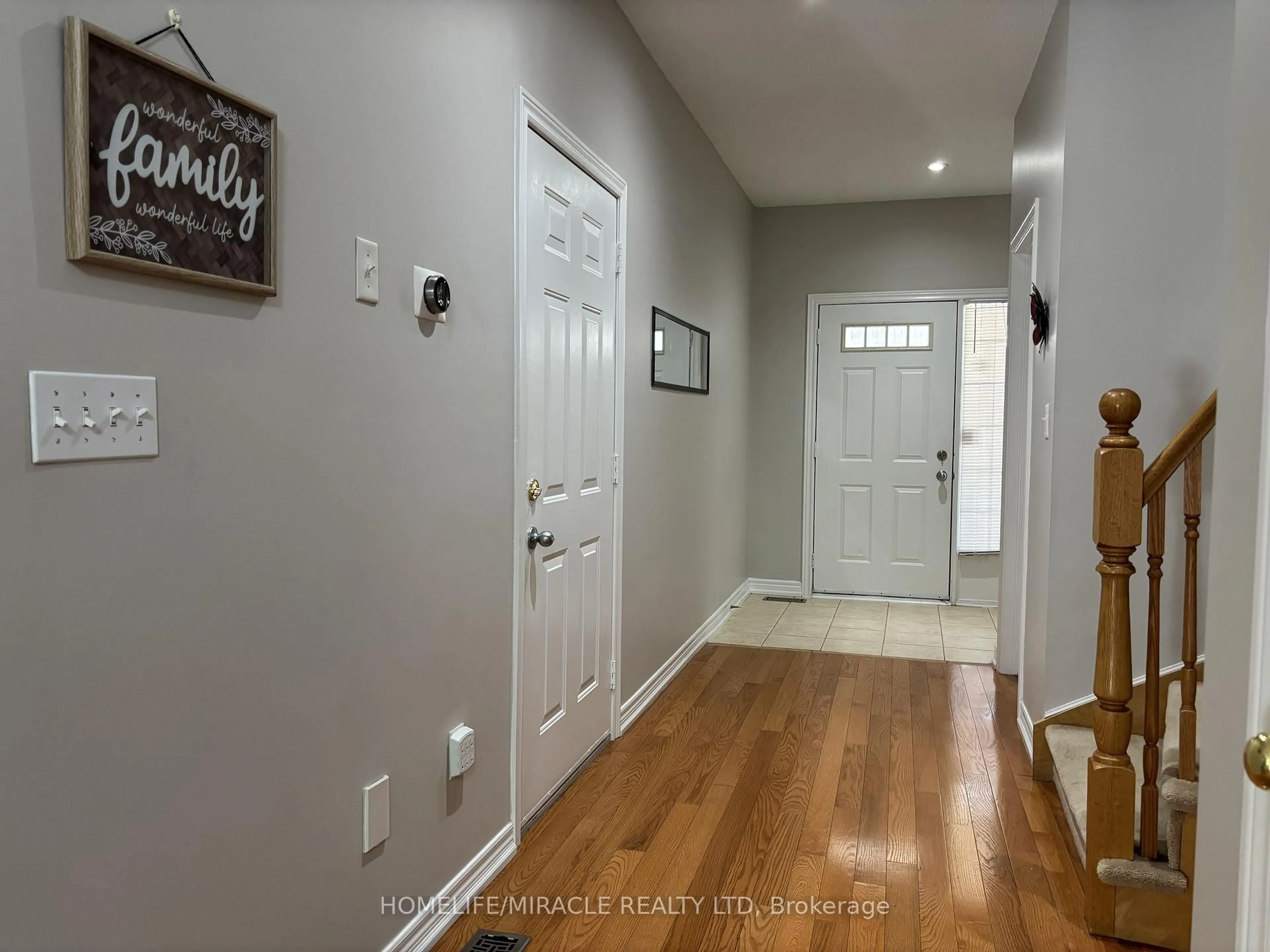 Indoor entryway for 7385 Magistrate Terr #17, Mississauga Ontario L5W 1W8